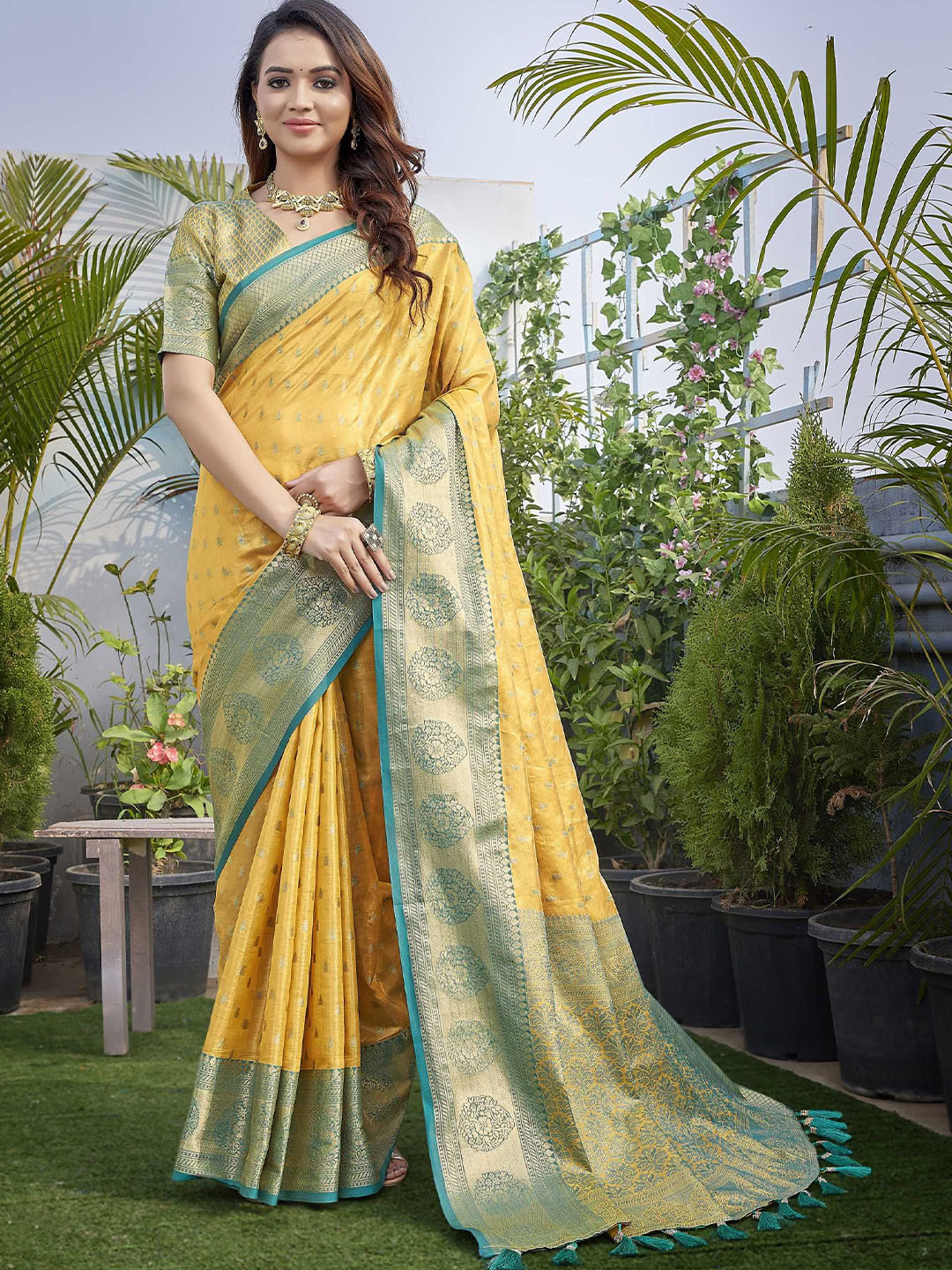 

DIVASTRI Woven Design Silk Blend Designer Banarasi Saree, Yellow