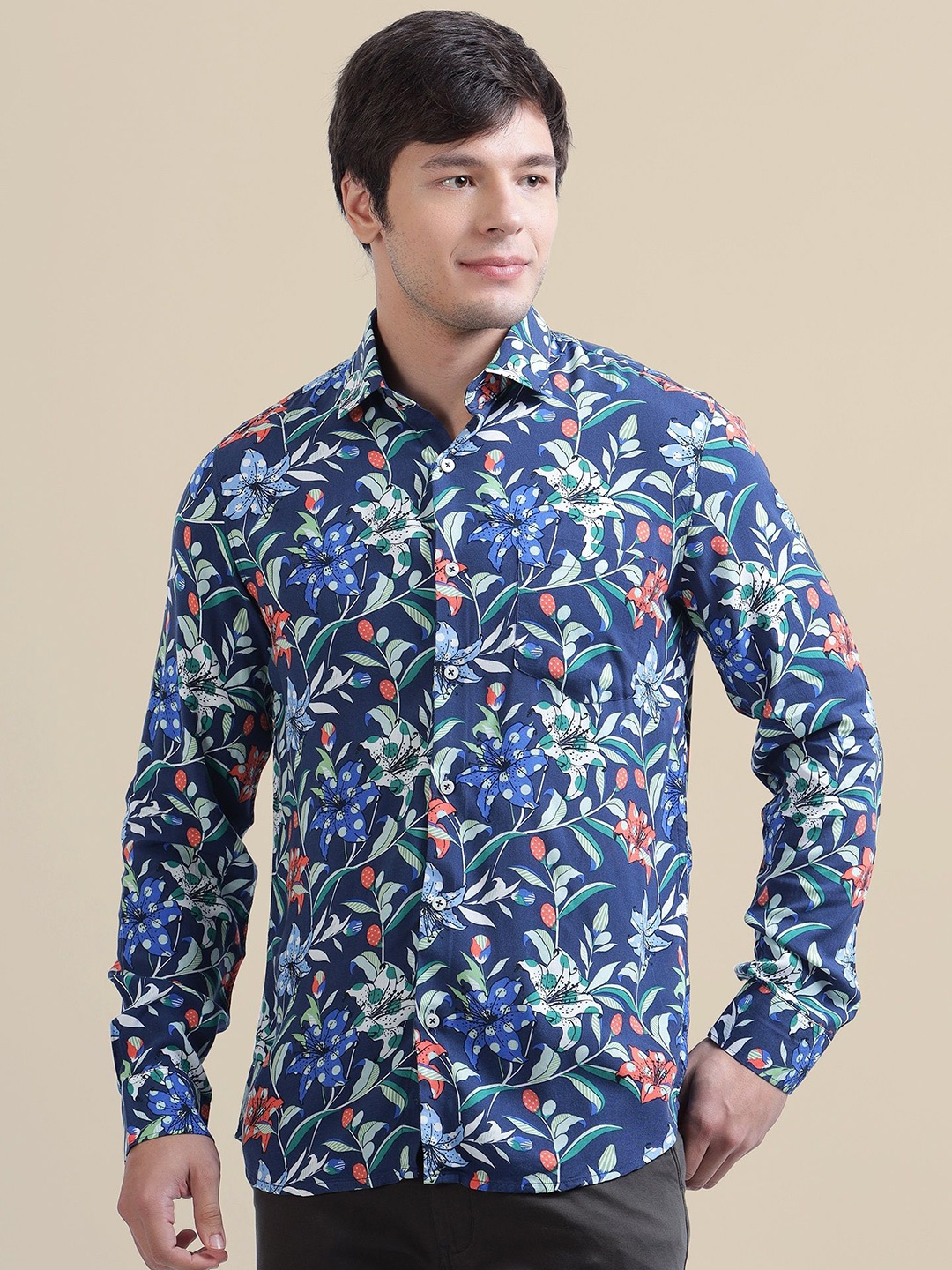 

AMSWAN Men Spread Collar Floral Printed Casual Shirt, Navy blue