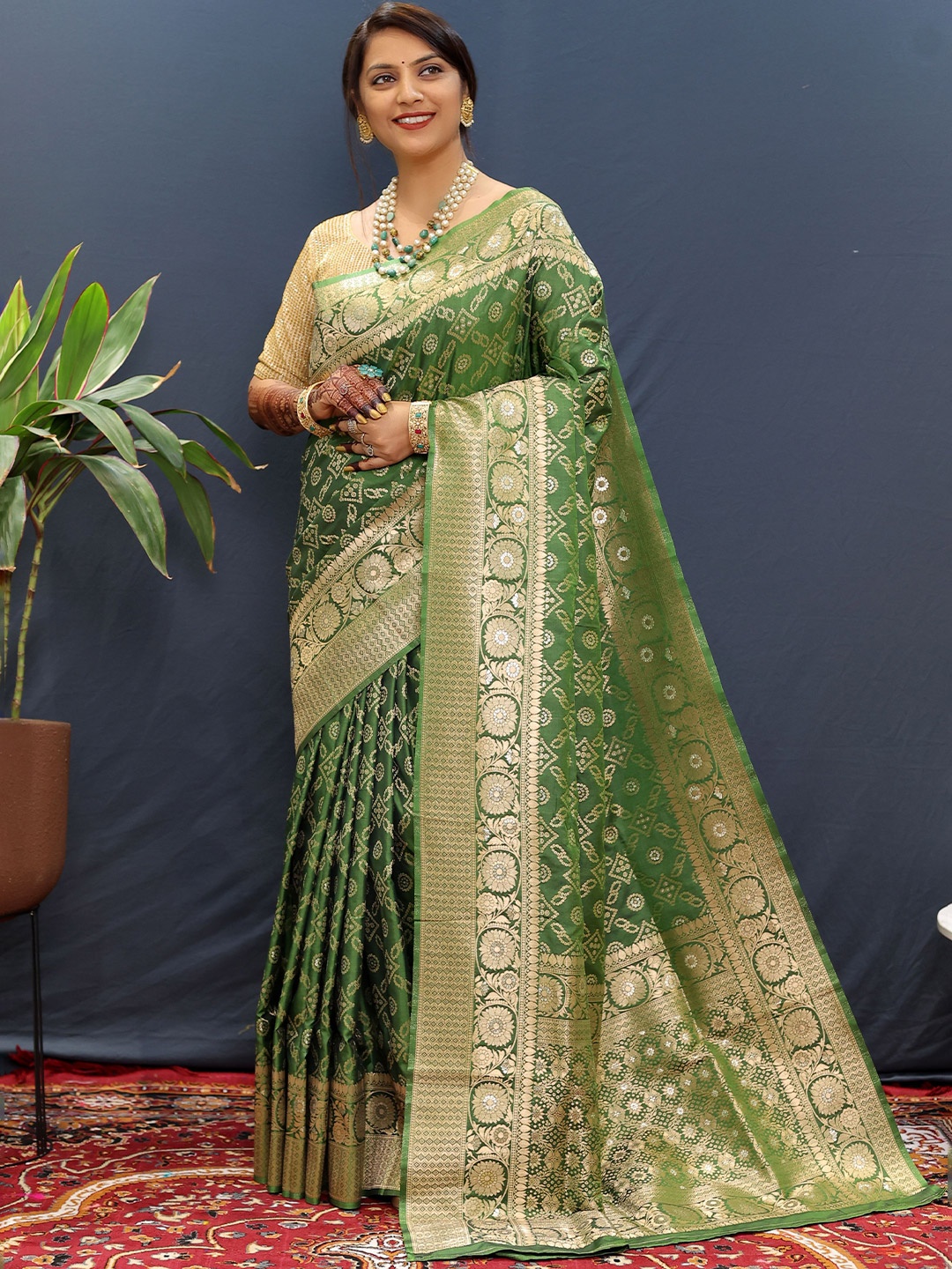 

Kandora Woven Design Zari Pure Silk Paithani Saree, Green