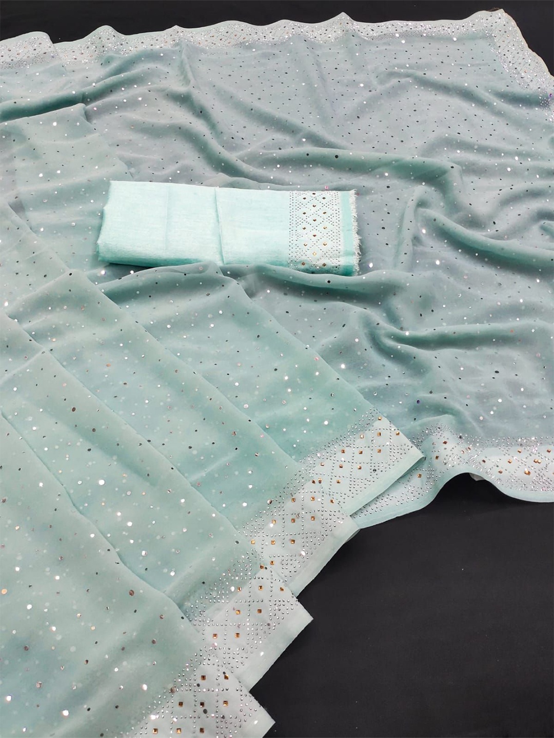 

PAYAL CREATION Embellished Beads and Stones Pure Georgette Maheshwari Saree, Green