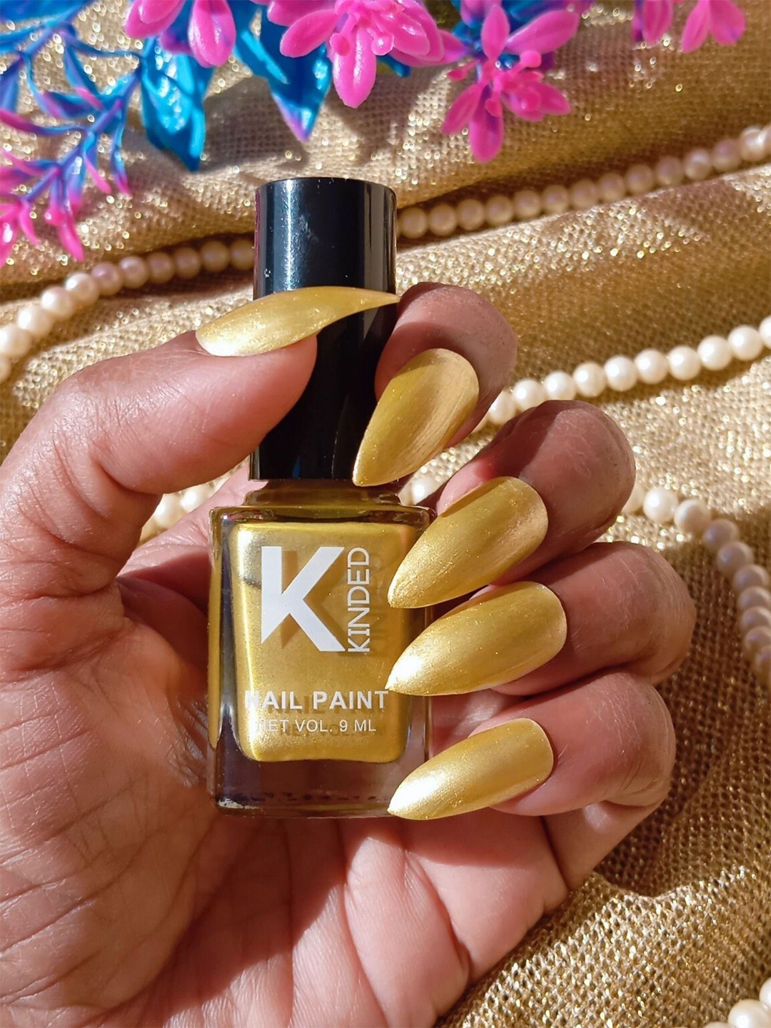 

KINDED Long Stay Metallic Finish Nail Polish- 9 ml- Chrome Henna Gold 52