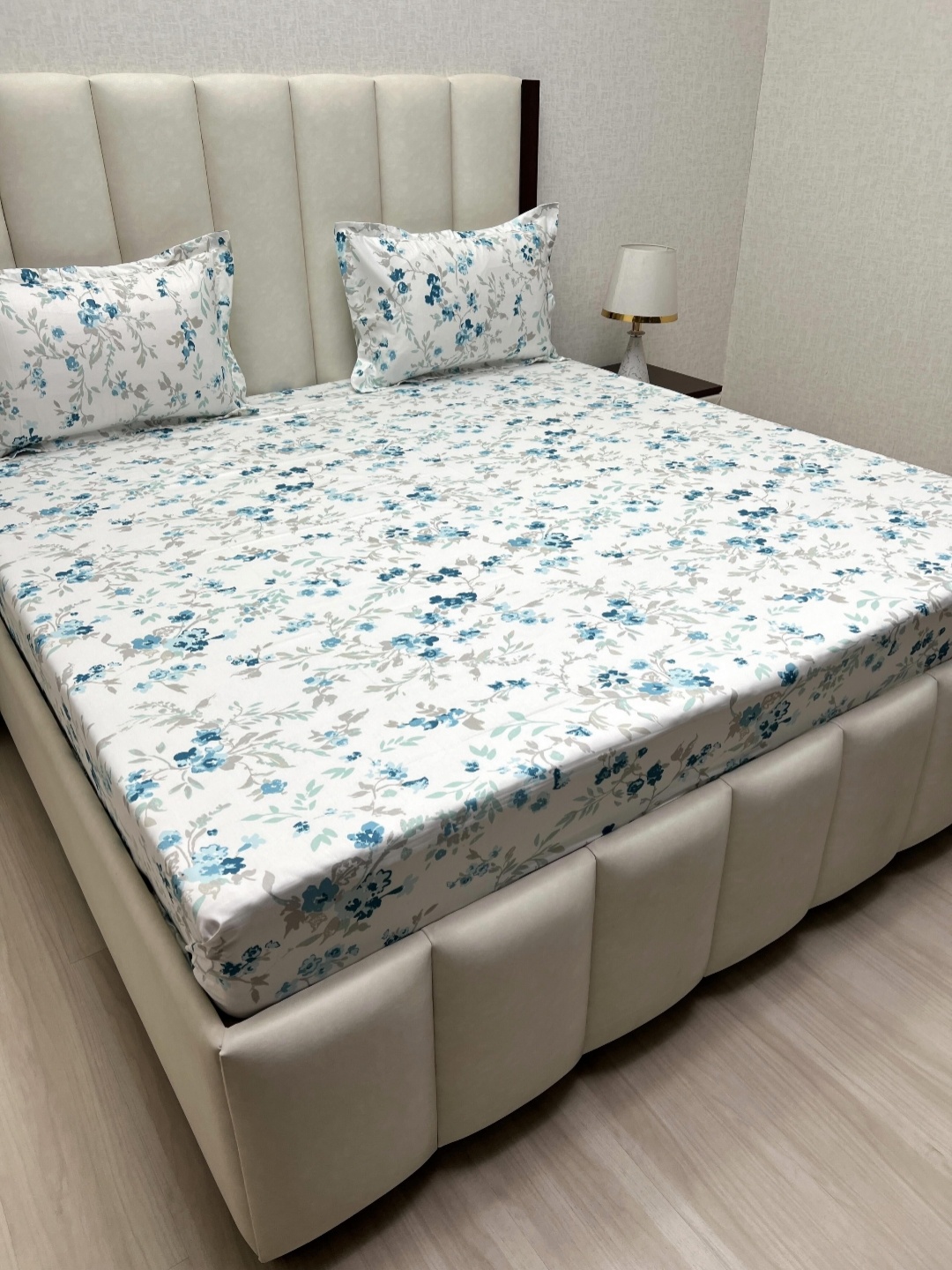 

Pure Decor Royal Passion White Printed Pure Cotton 400 TC Queen Bedsheet Set 2.54 x 2.28m