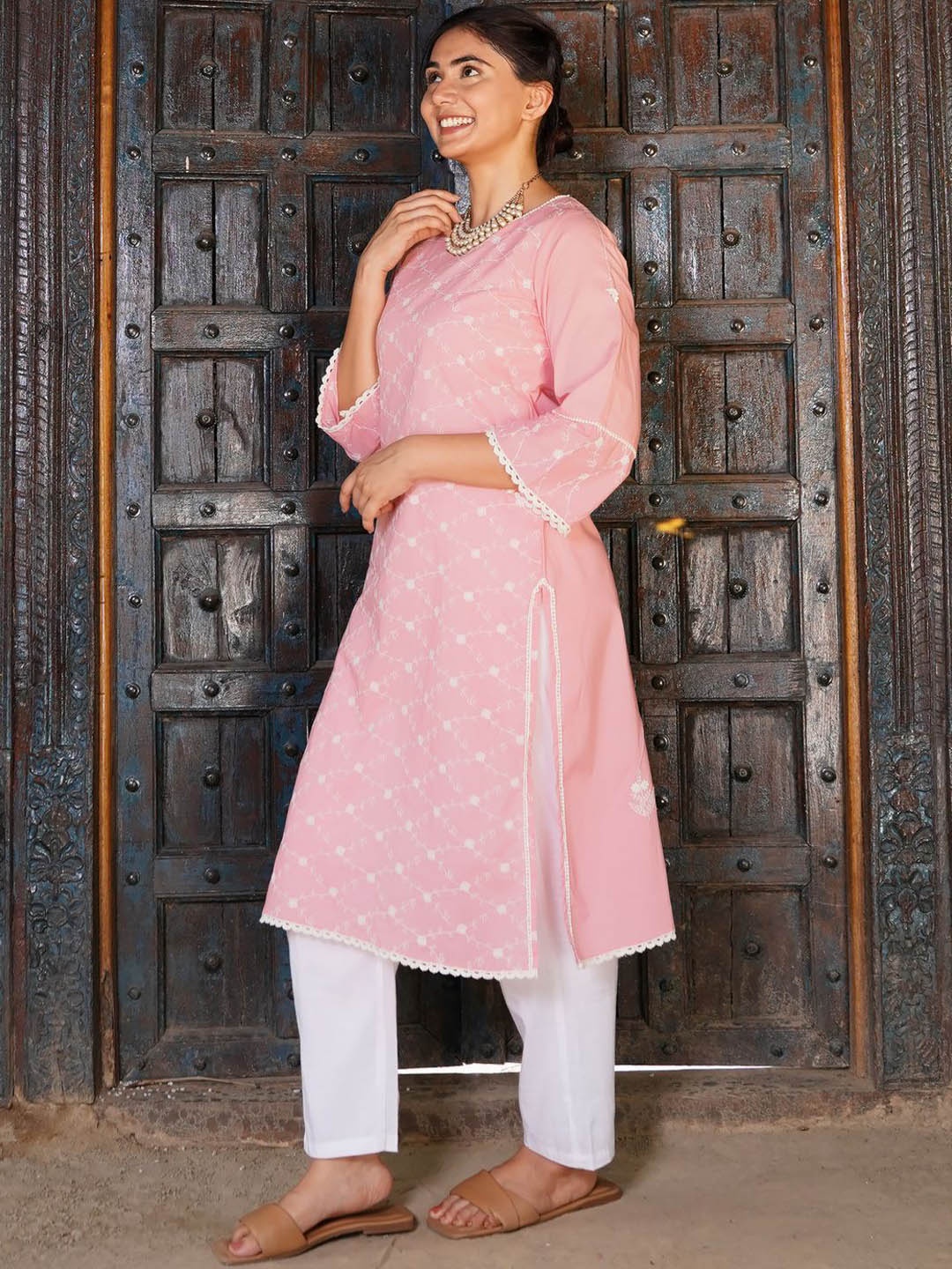 

zuri Floral Embroidered Thread Work Cotton Straight Kurta, Pink