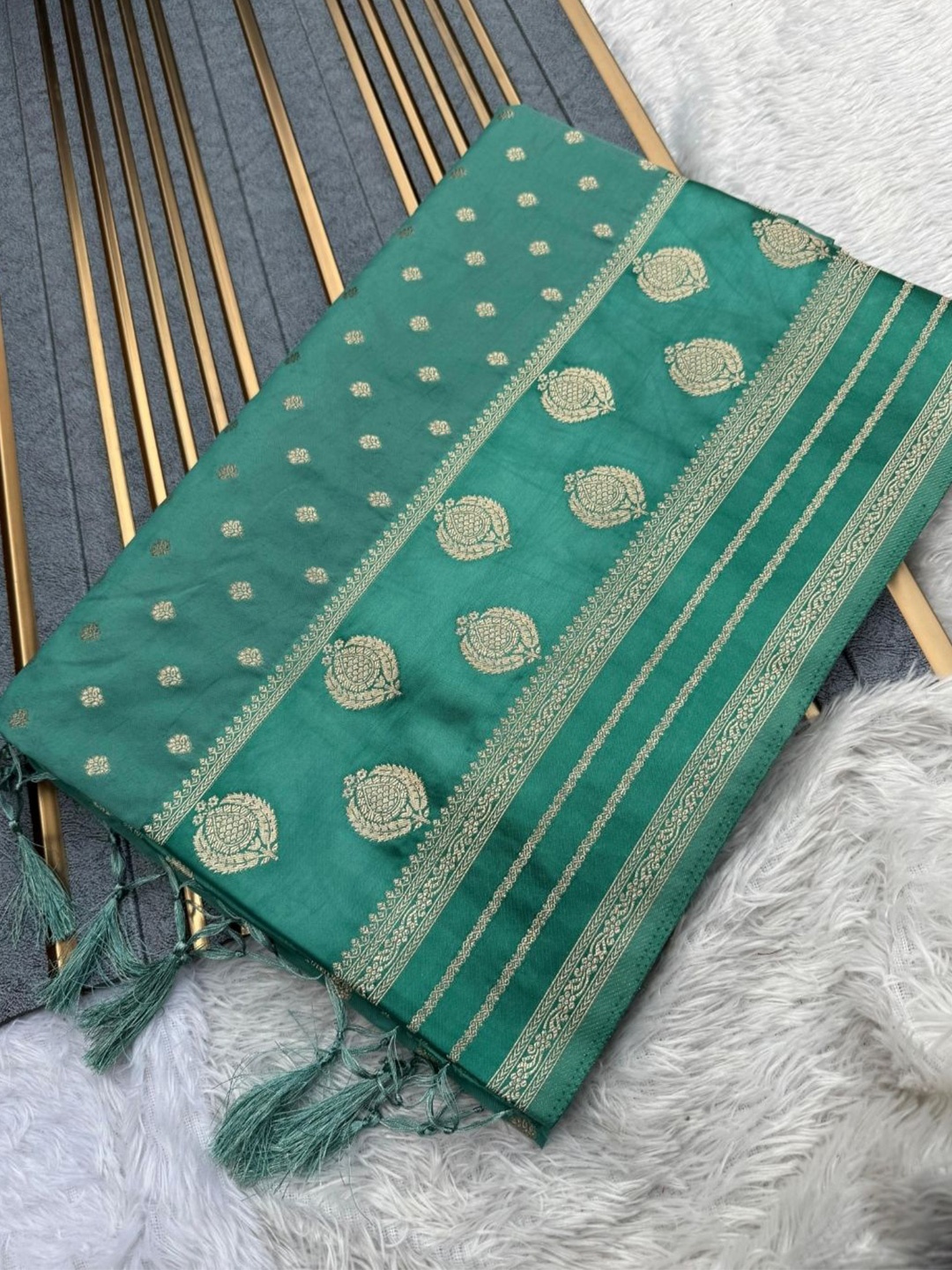 

DIVASTRI Woven Design Zari Pure Silk Banarasi Saree, Sea green