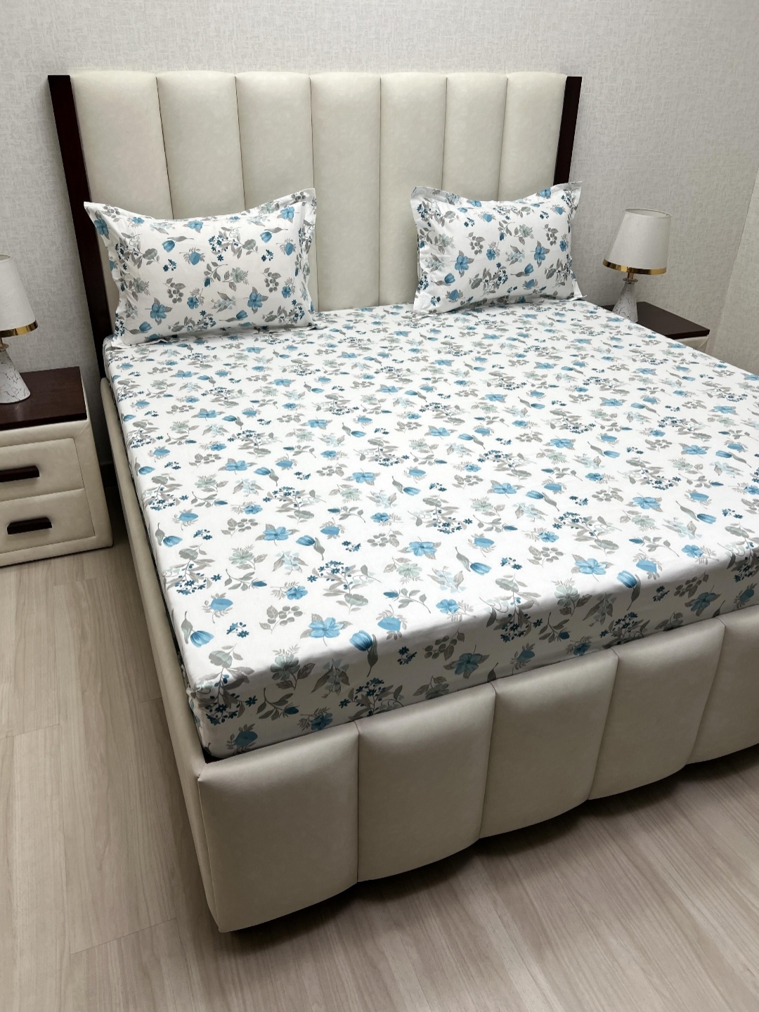 

Pure Decor Royal Passion White Printed 230TC Pure Cotton Queen Bedsheet Set 2.28m X 2.54m