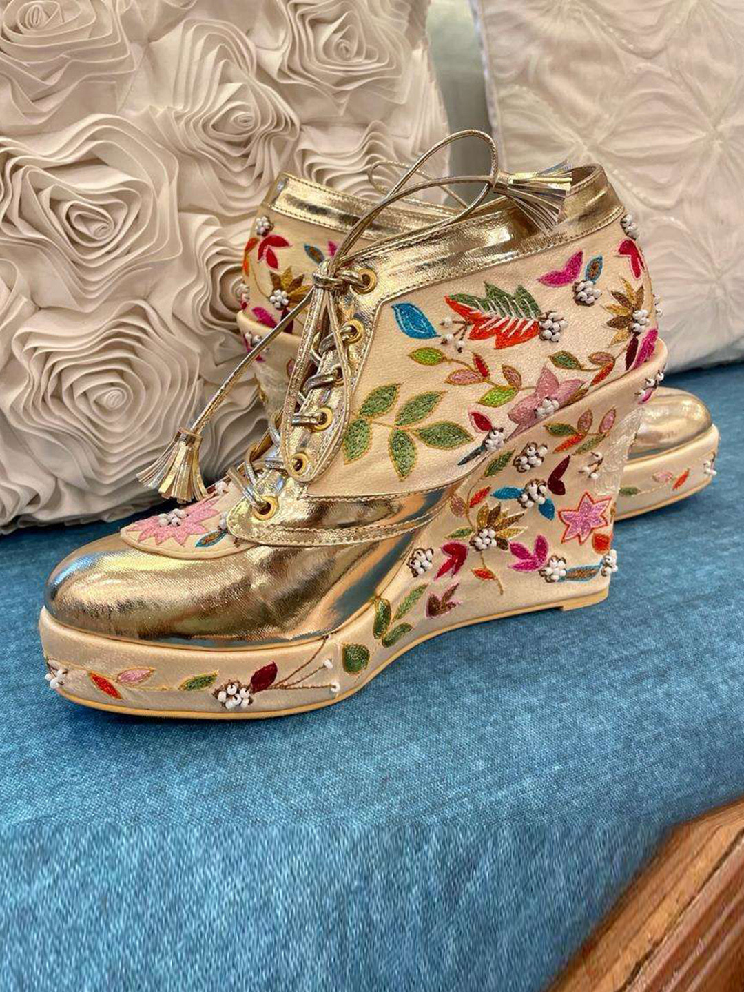 

TIESTA Women Woven Design Embroidered Round Toe Mid-Top Lightweight Sneakers, Gold