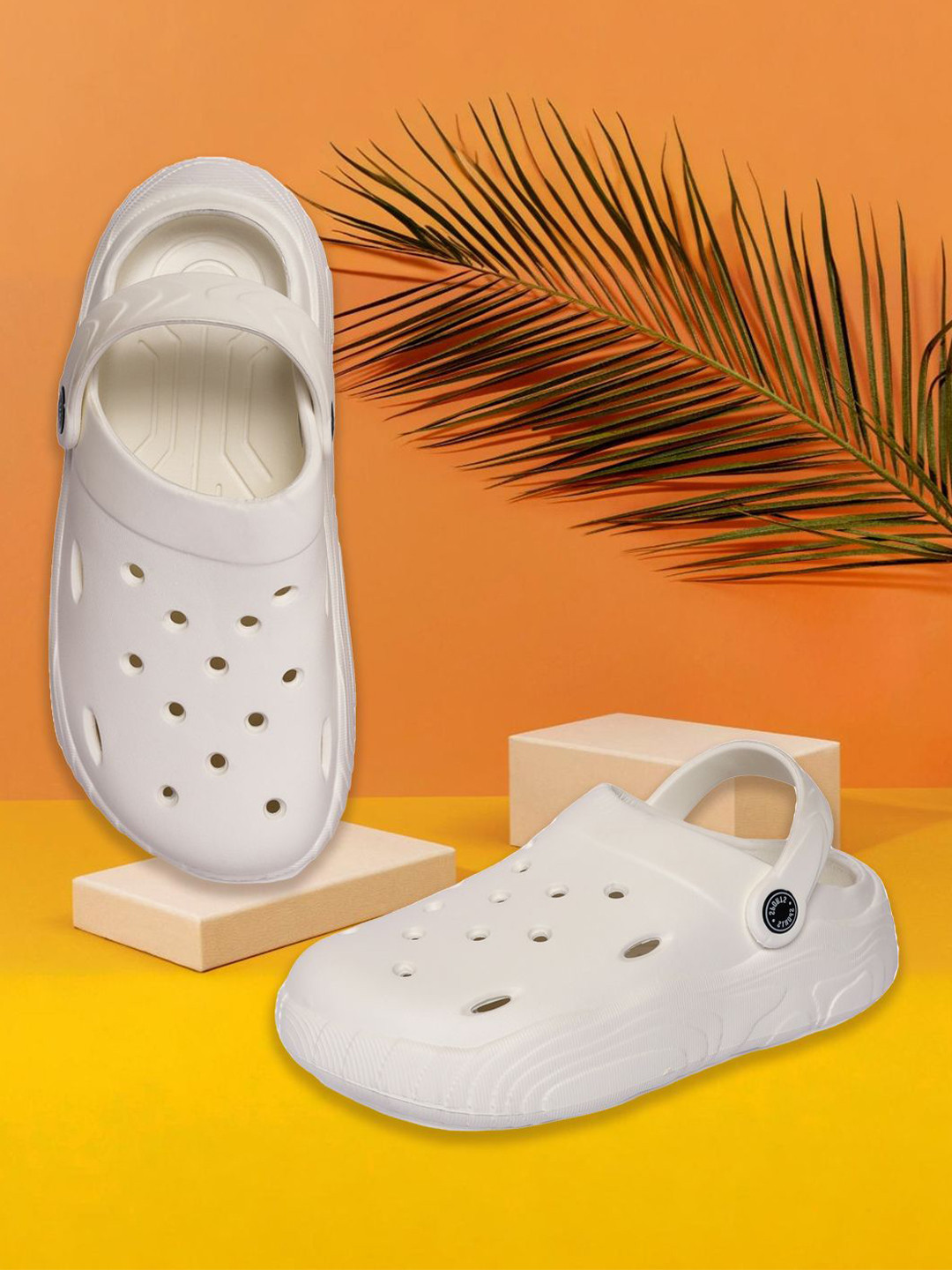 

The Roadster Lifestyle Co Women Self Design Clogs, White