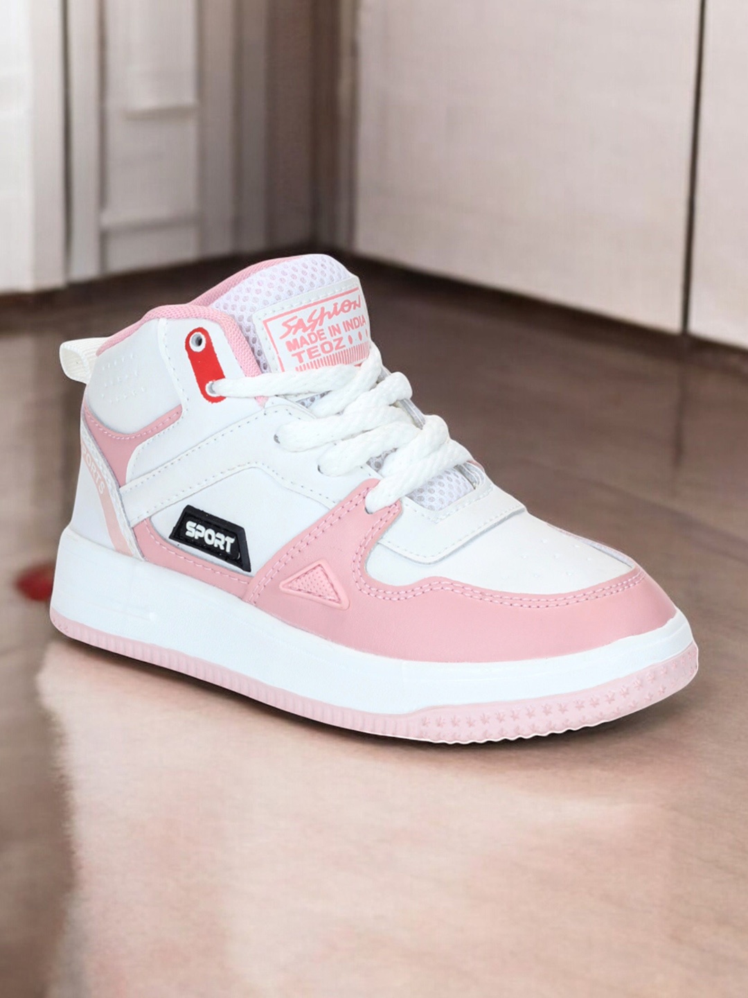 

Lil Lollipop Kids Colourblocked Round Toe Lace-Ups Lightweight Sneakers, Pink
