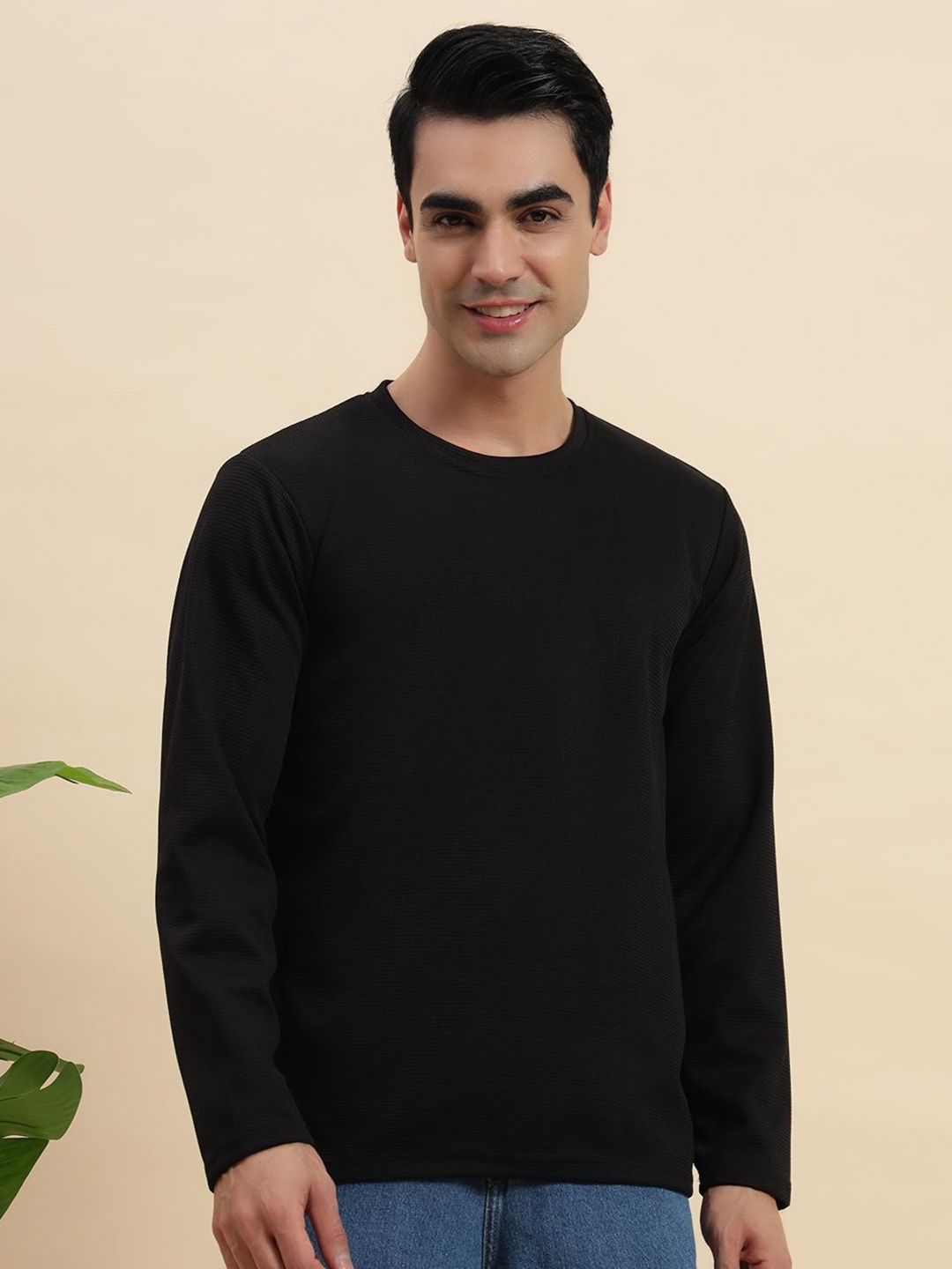 

DIZON Men Solid Round Neck T-shirt, Black