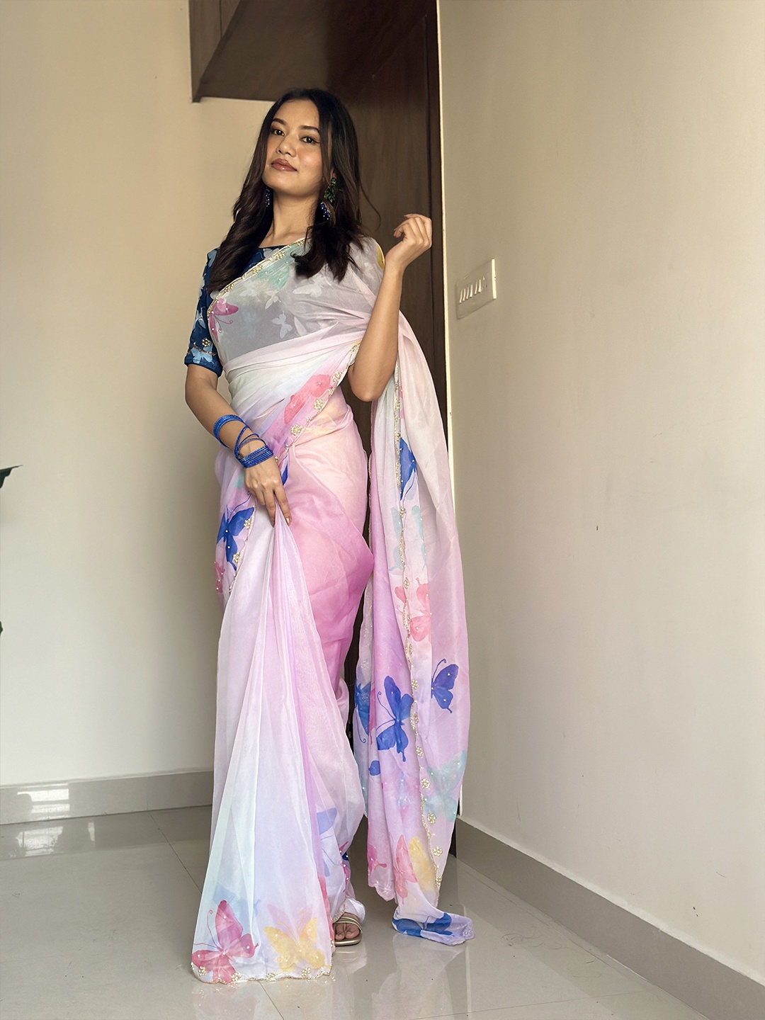 

DIVASTRI Ethnic Motifs Beads and Stones Organza Saree, Pink