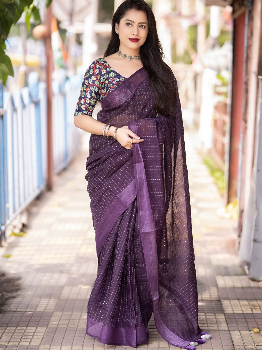 

DIVASTRI Embellished Sequinned Linen Blend Saree, Purple