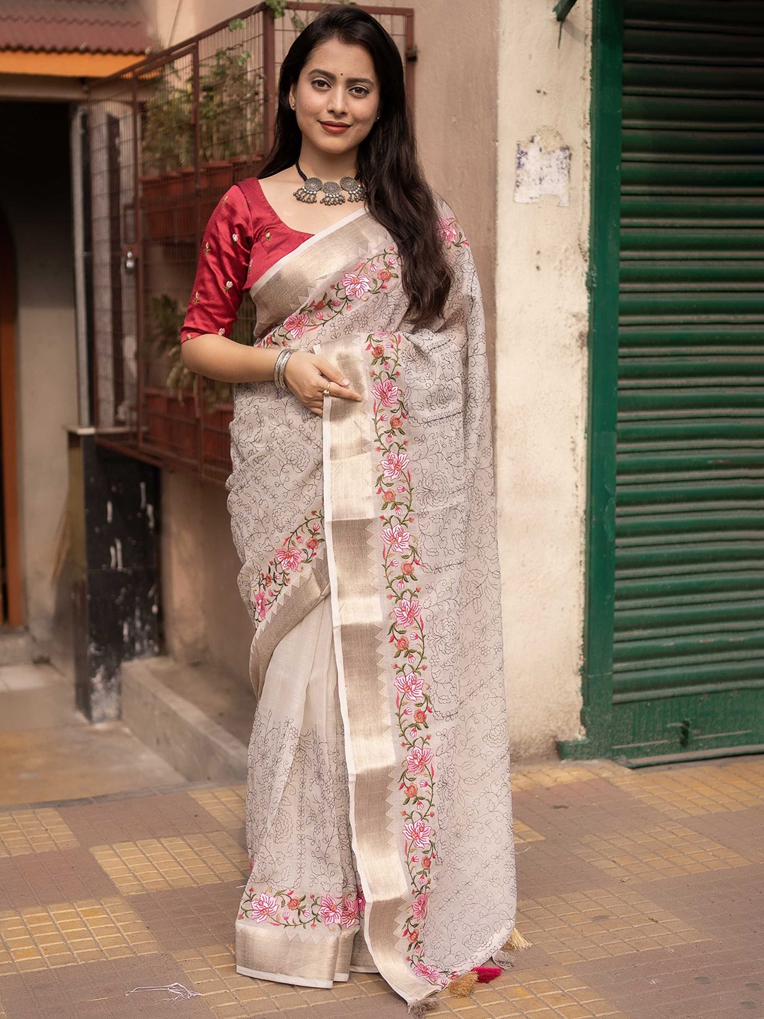 

DIVASTRI Ethnic Motifs Zari Linen Blend Saree, Beige