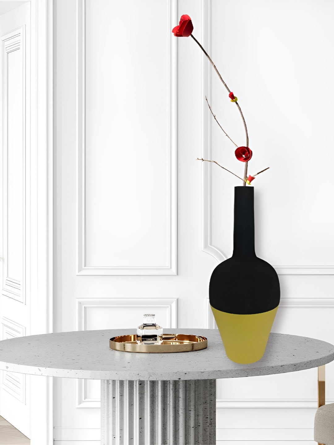 

Cocovey Homes Yellow & Black Flower Vases