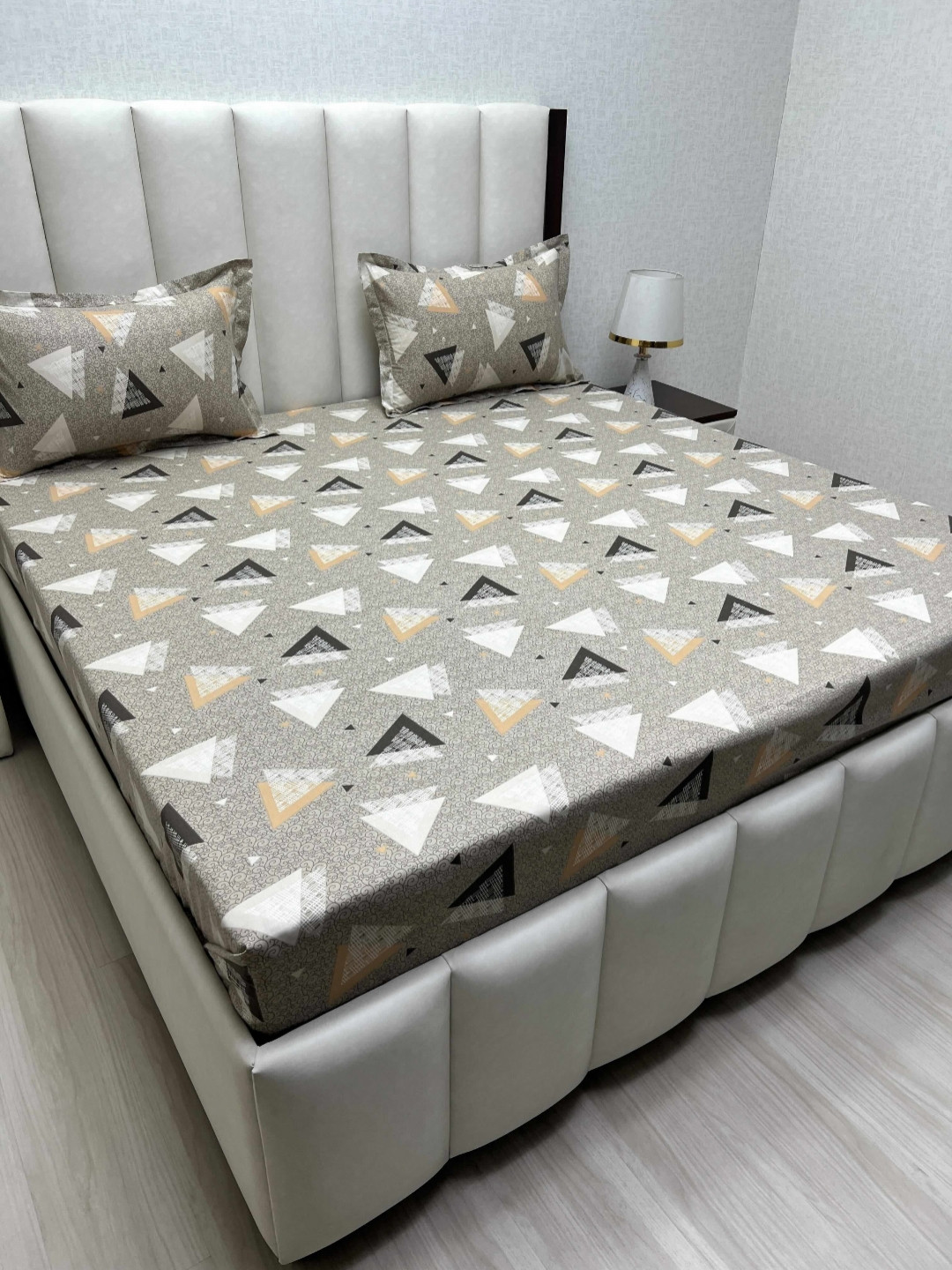 

Pure Decor Royal Passion Grey Printed Pure Cotton 300TC Queen Bedsheet Set 2.28 m x 2.54 m