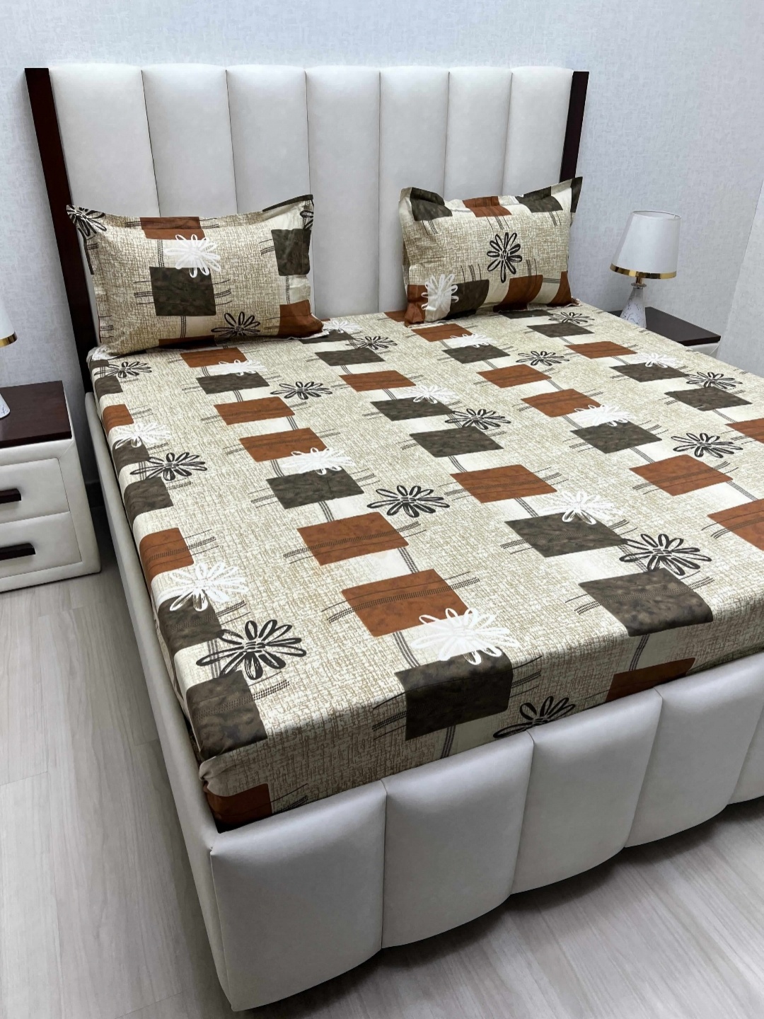 

Pure Decor Brown Geometric Printed Pure Cotton 220 TC Queen Bedsheet Set 2.28 m x 2.54 m