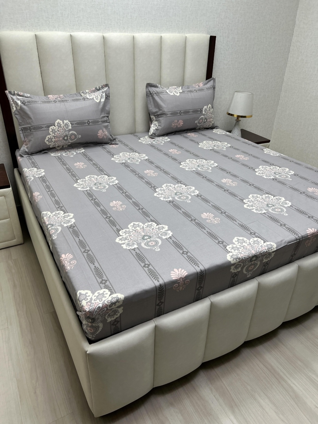 

Pure Decor Passion Grey & White Printed Pure Cotton 230TC Queen Bedsheet Set 2.28m x 2.54m