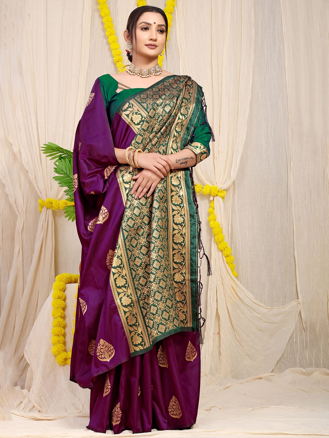 

Kandora Woven Design Zari Pure Silk Banarasi Saree, Violet