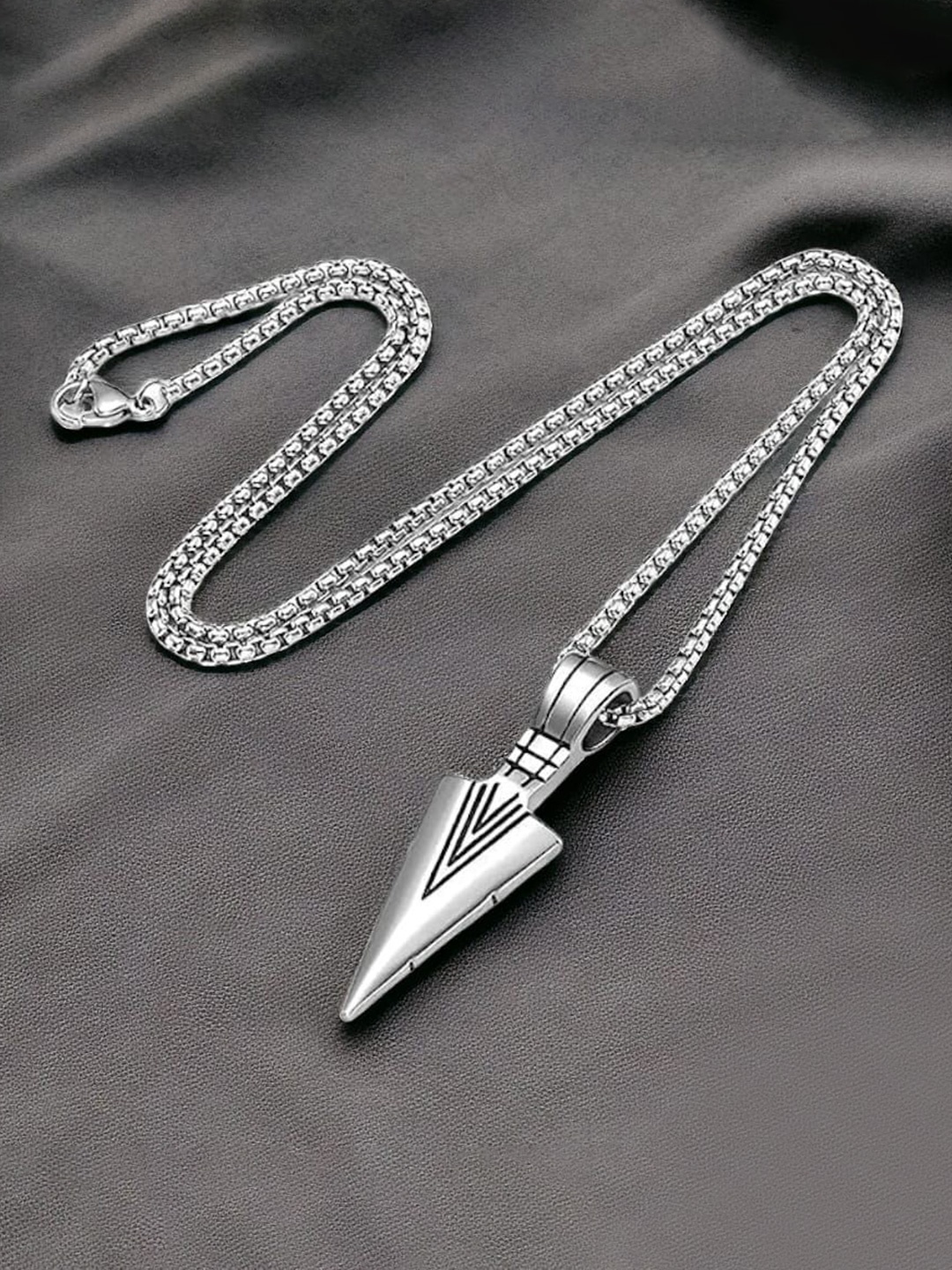 

Omaya Jewels Men Funky Arrow-Shaped Pendant With Chain, Silver