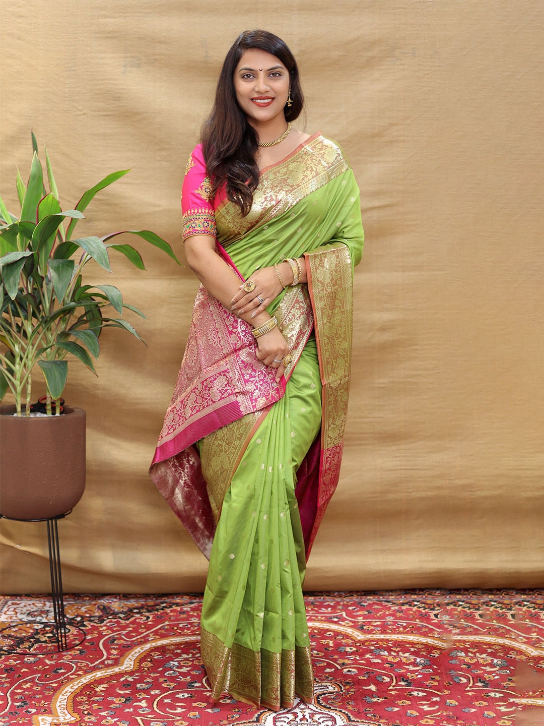 

Kandora Woven Design Zari Pure Silk Heavy Work Banarasi Saree, Olive