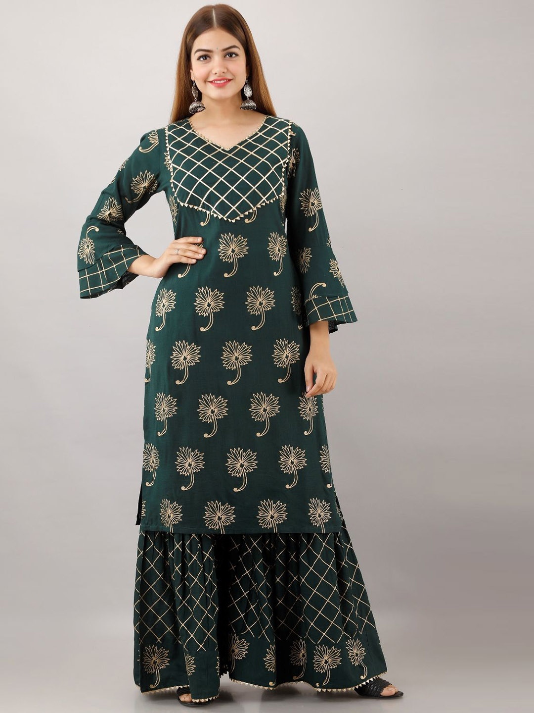 

SINSINI Floral Printed Kurta V Neck Kurta With Trousers, Green