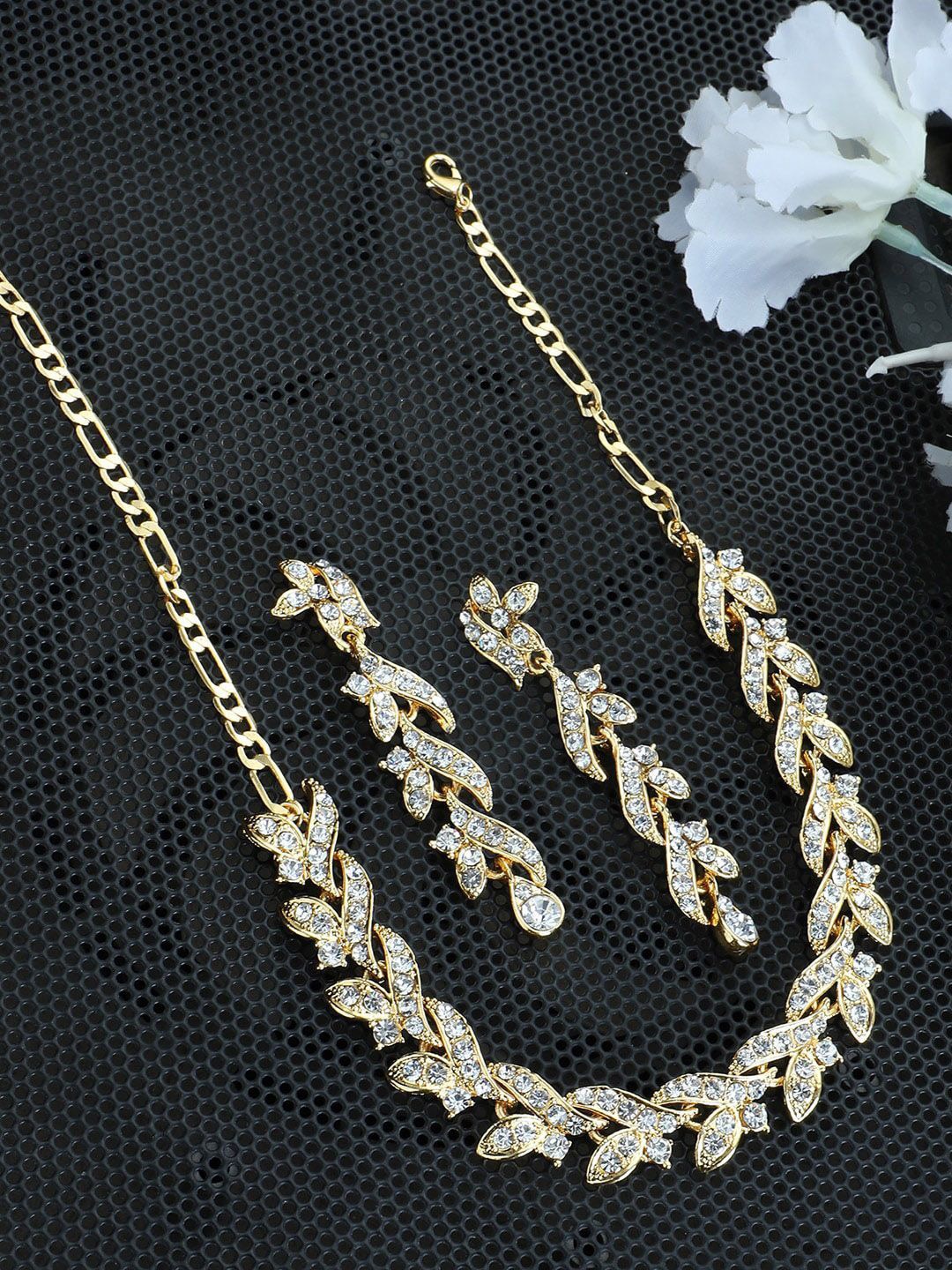 

Anouk Gold Plated American Diamond Studded Jewellery Set