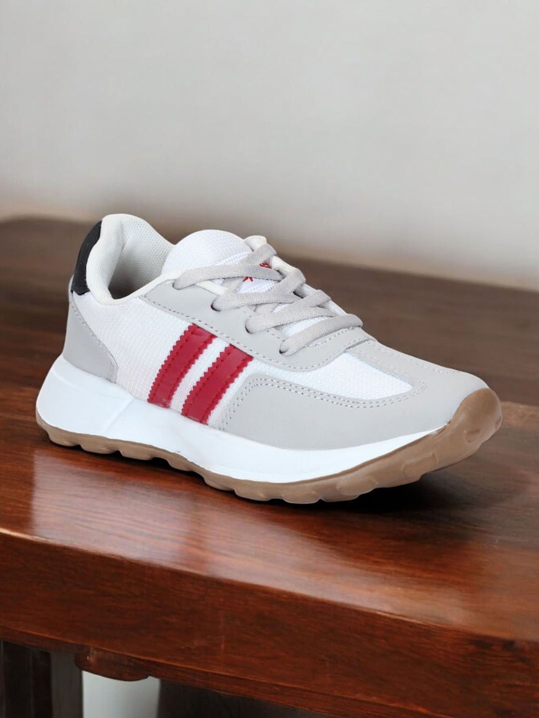 

Lil LollipopKids Colourblocked Lightweight Sneakers, White