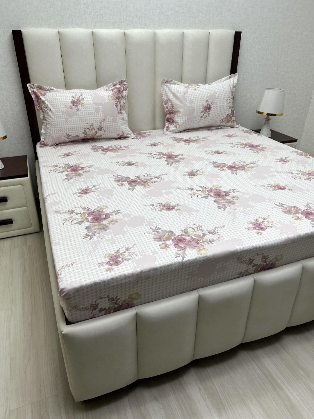 

Pure Decor Pink & White Floral 220 TC Queen Bedsheet with 2 Pillow Covers 2.28 m x 2.54 m