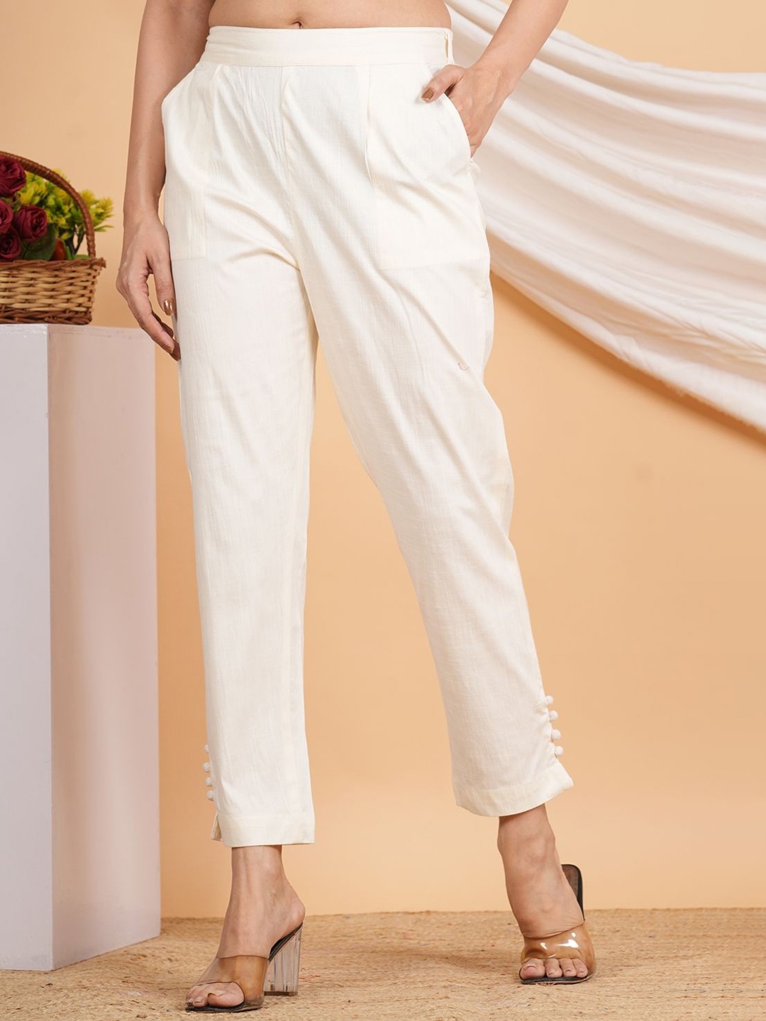 

YASH GALLERY Women Pleated Trousers, Off white
