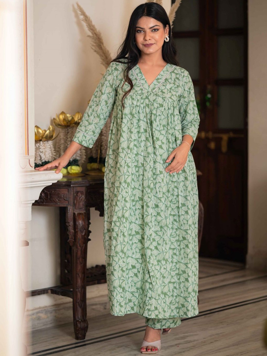 

HOUSE OF BAISA Floral Printed V-Neck Pleated Pure Cotton A-Line Kurta With Palazzo, Green