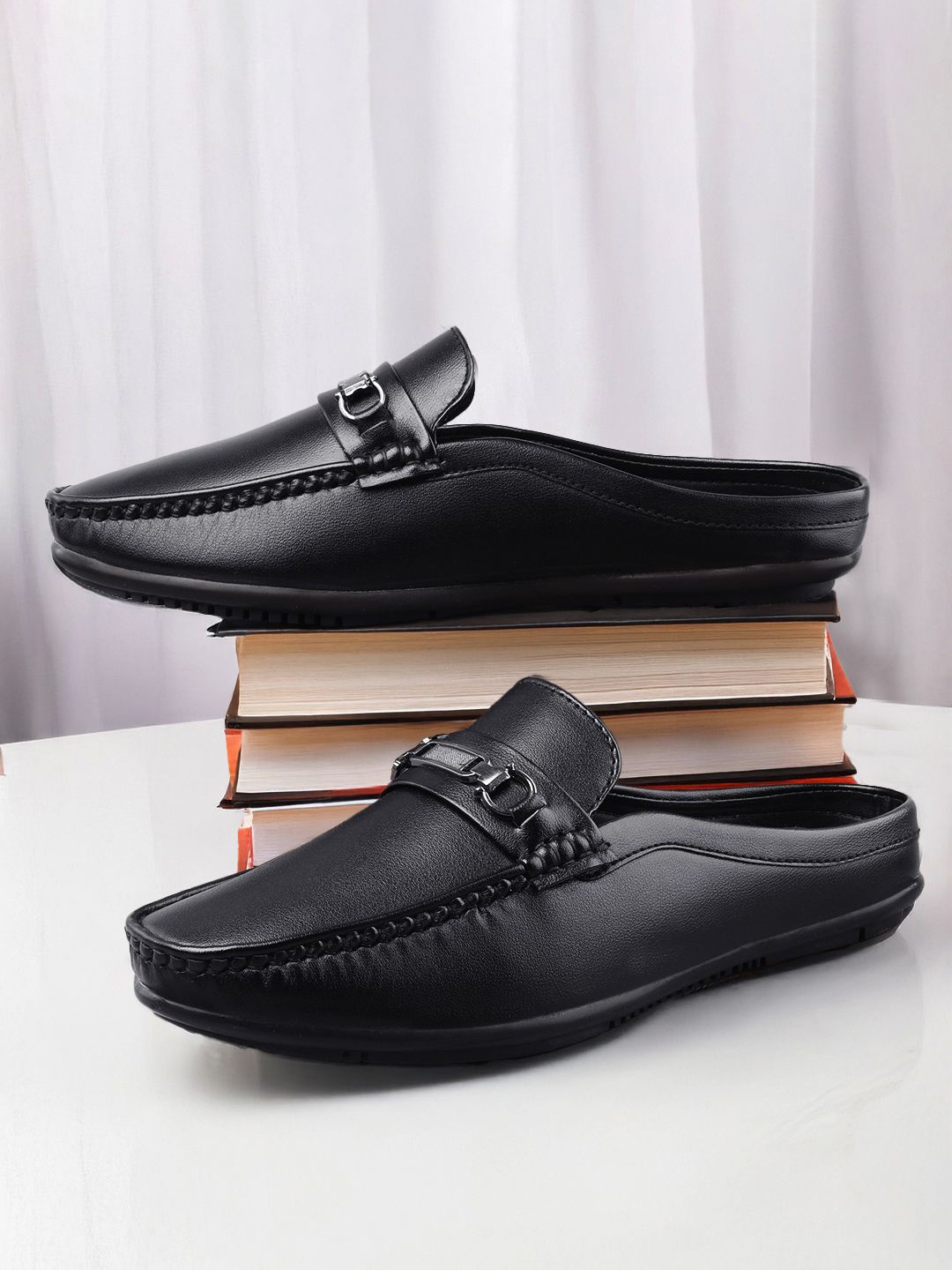 

Mast & Harbour Men Solid Laser Cuts Mojaris, Black