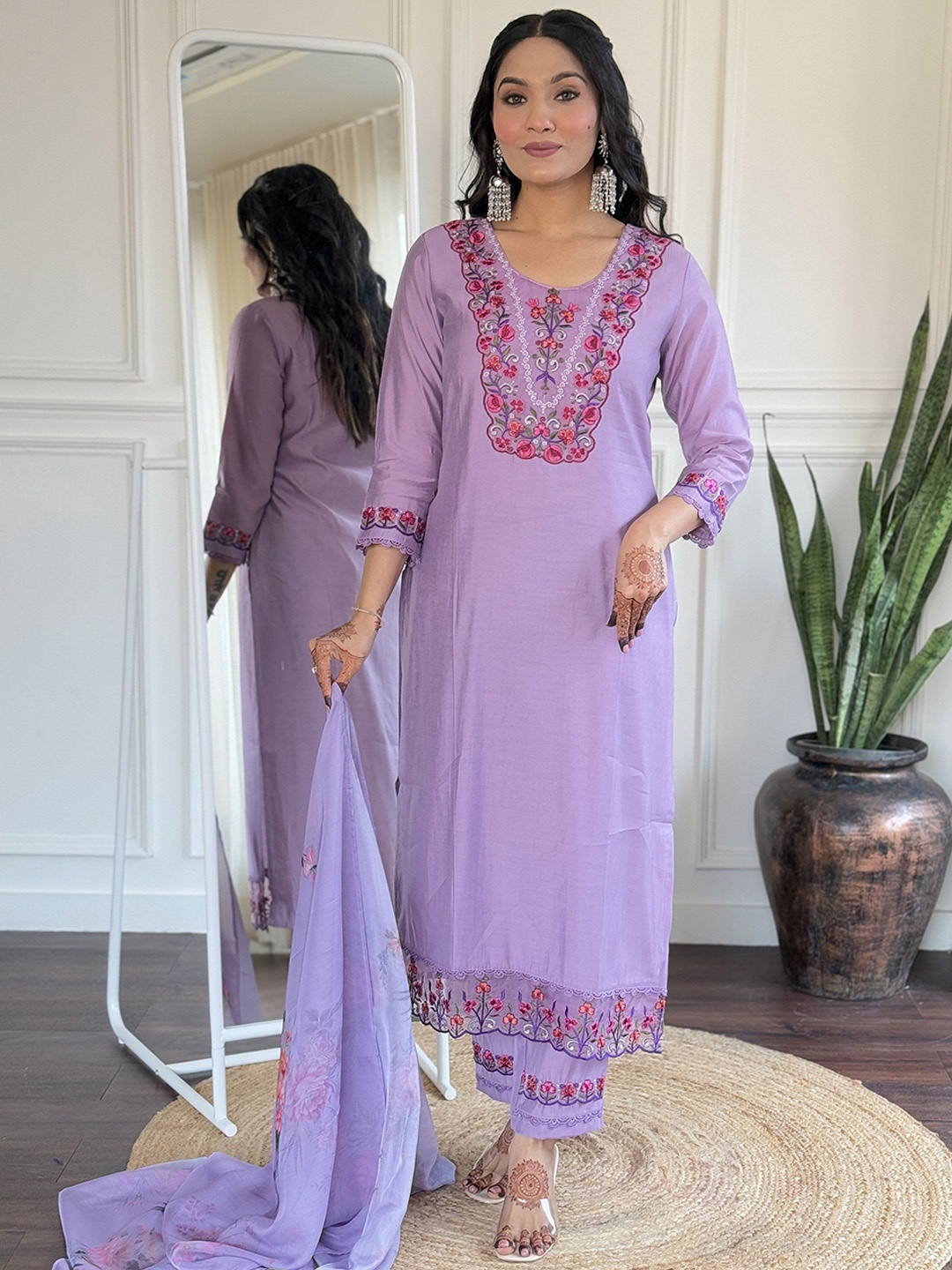 

THE52 Women Floral Embroidered Regular Thread Work Kurta with Trousers & With Dupatta, Lavender