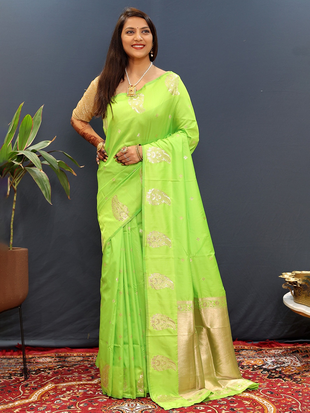 

Kandora Woven Design Zari Pure Silk Banarasi Saree, Green