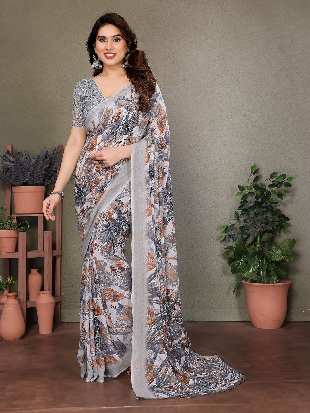 

Moda Rapido Ethnic Motifs Poly Georgette Saree, Grey