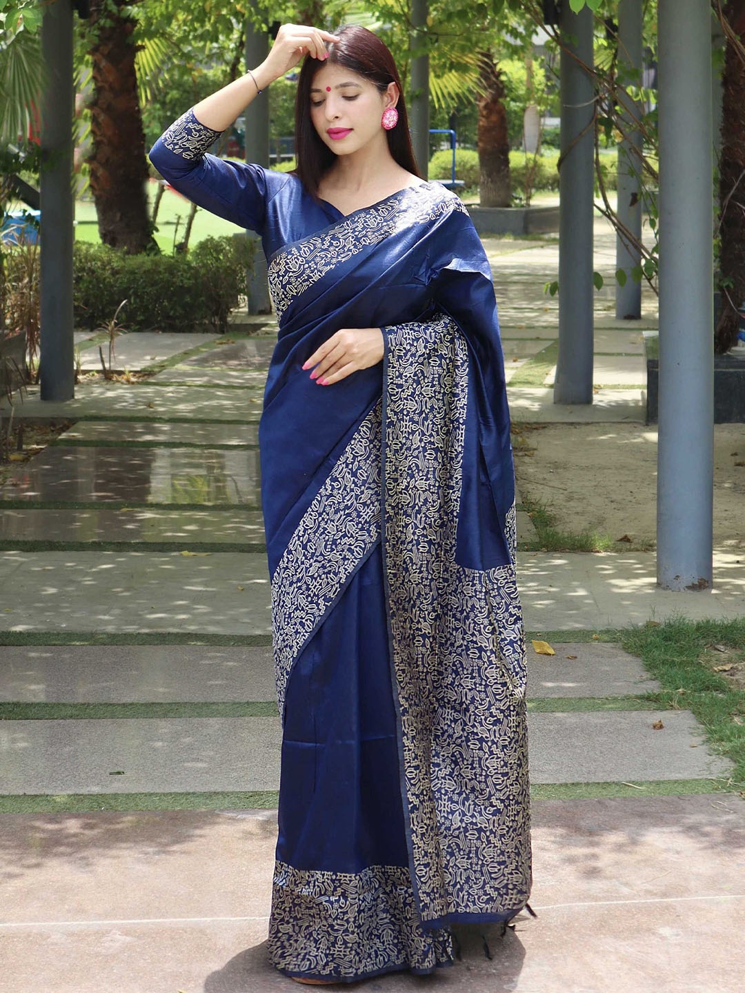 

DIVASTRI Silk Blend Saree, Navy blue