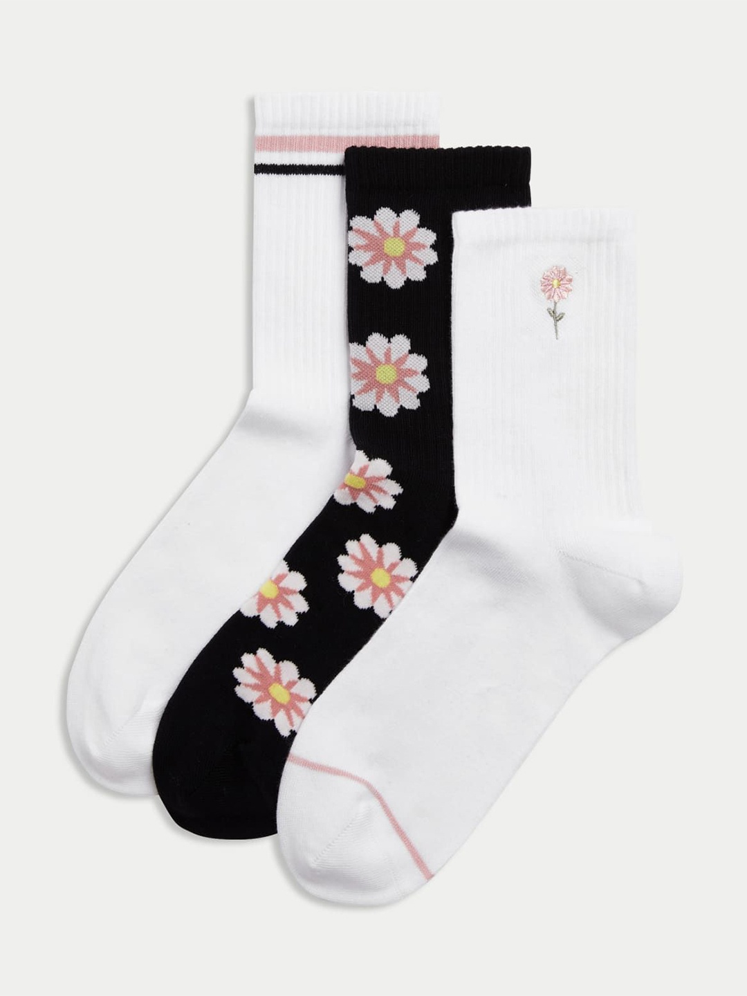 

Marks & Spencer Women Pack Of 3 Daisy Patterned Ankle High Socks, White