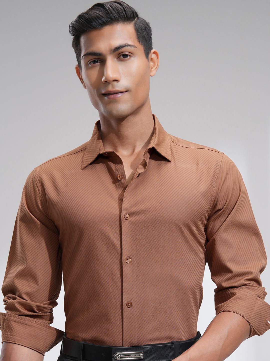 

HIGHLANDER Men Slim Fit Opaque Striped Party Shirt, Rust