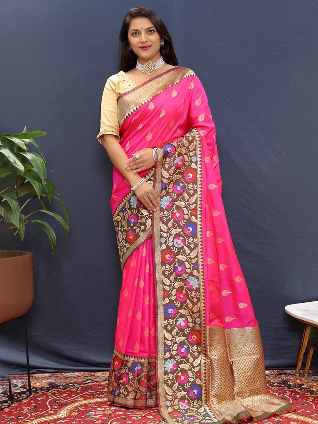 

Kandora Woven Design Zari Pure Silk Heavy Work Paithani Saree, Pink