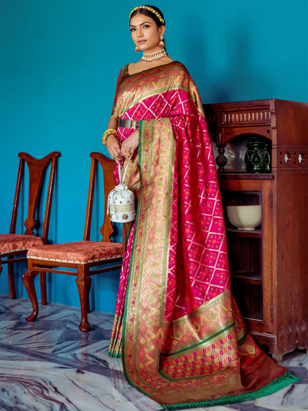 

DIVASTRI Woven Design Zari Silk Blend Patola Saree, Pink