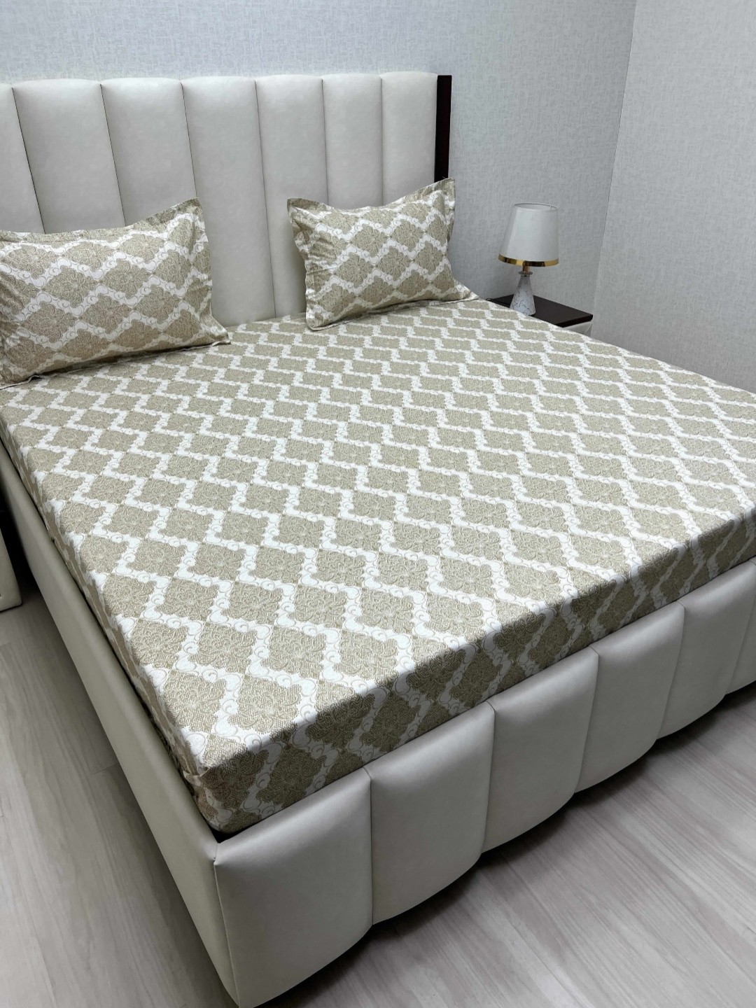 

Pure Decor Royal Passion White Printed Cotton 400 TC Queen Bedsheet Set 2.28m x 2.54m