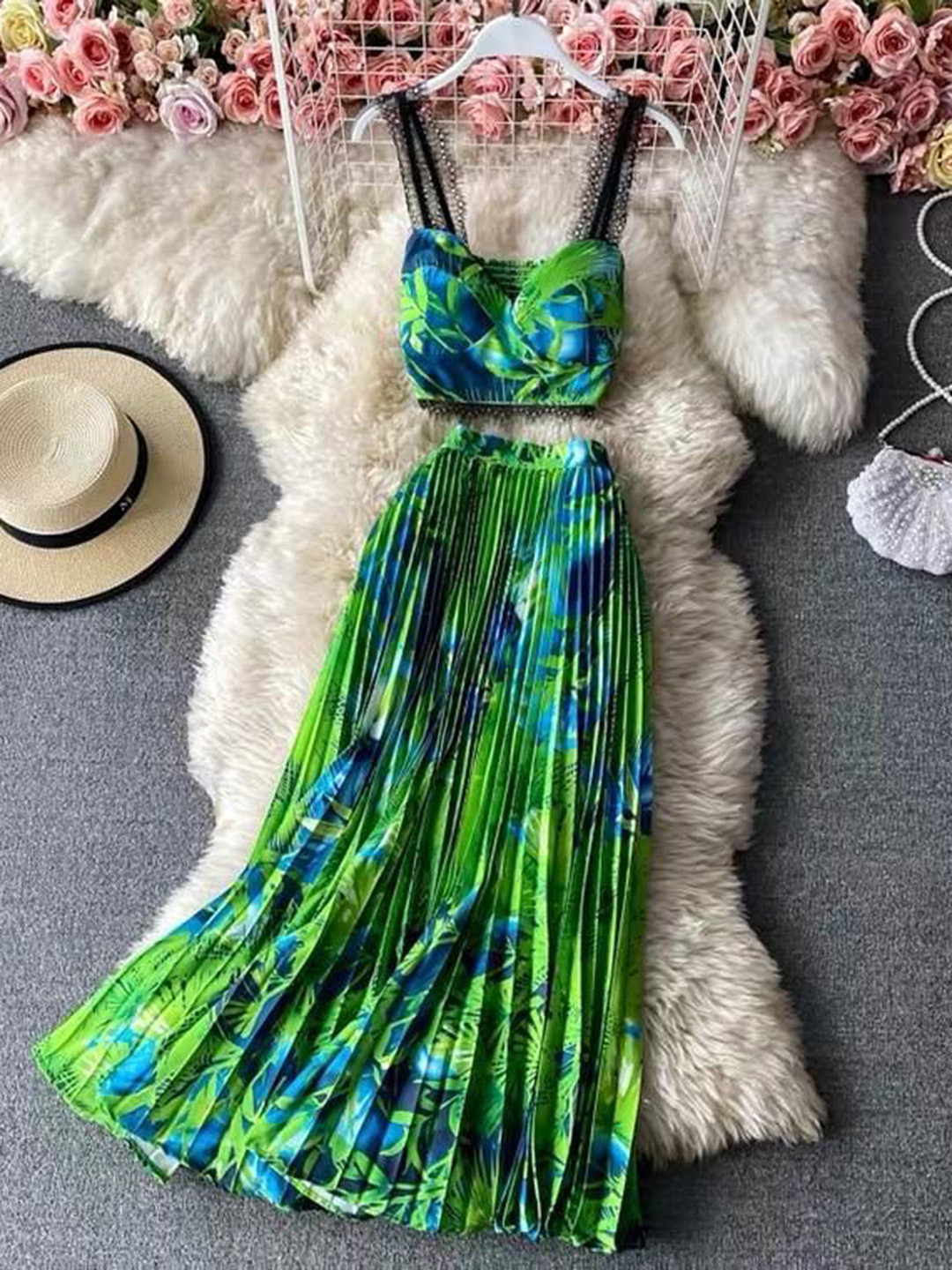 

Alamode By Akanksha Green Baros Vacay Co-Ord Set