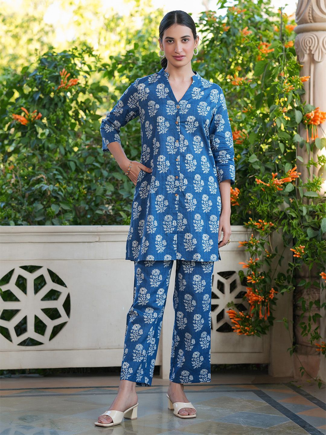 

Janasya Floral Printed Mandarin Collar Pure Cotton Straight Co-Ords, Blue