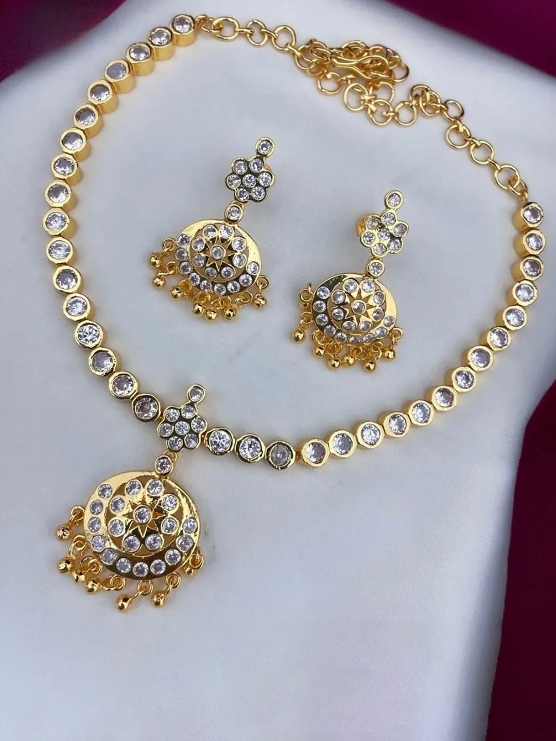 

Rujve Jewellery Gold-Plated Stone-Studded & Beaded Jewellery Set
