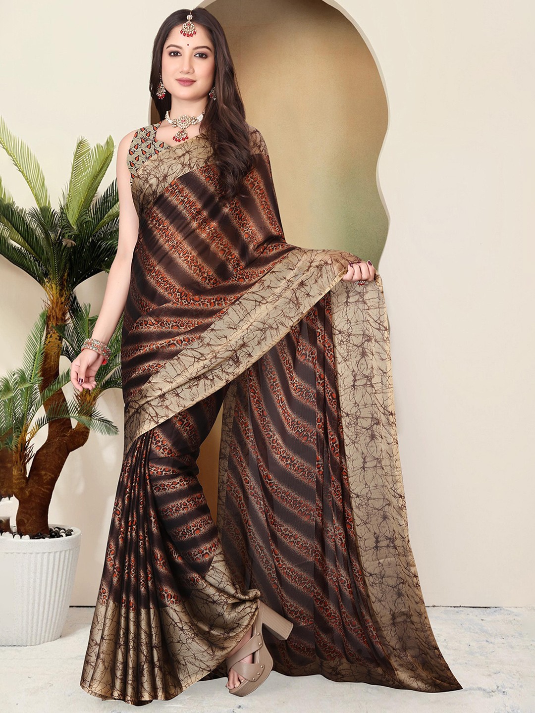 

MAGNEITTA Pure Chiffon Saree, Brown