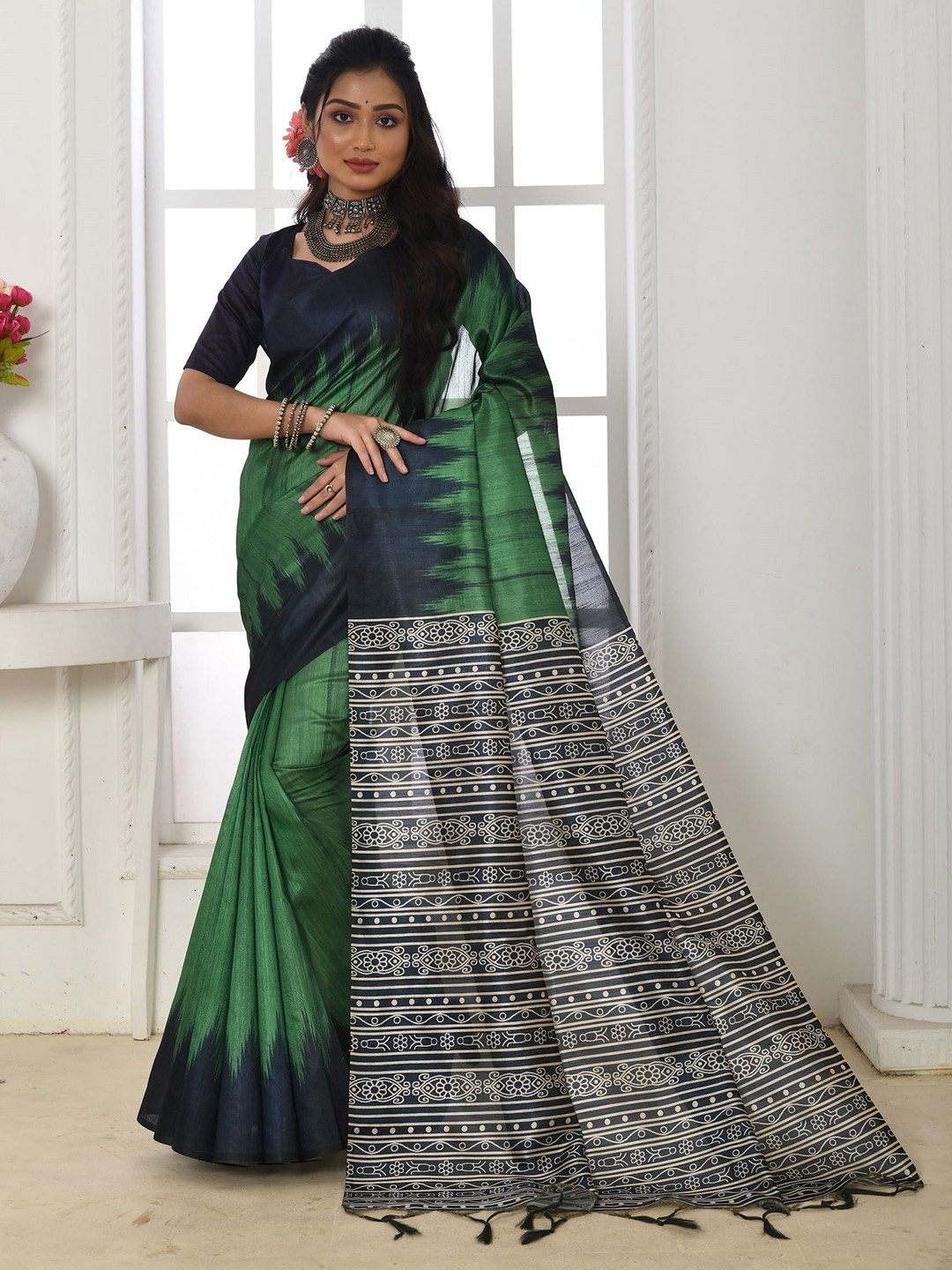 

DIVASTRI Silk Blend Tussar Saree, Green