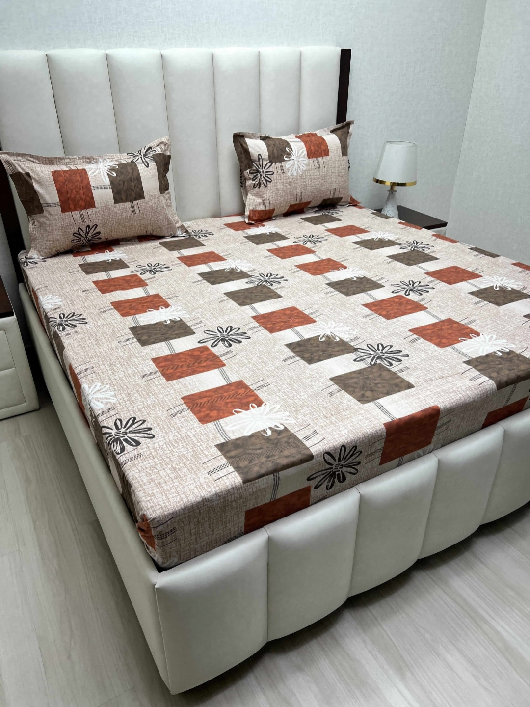 

Pure Decor Passion Red Geometric Printed 250 TC Cotton Queen Bedsheet Set 2.28 m x 2.54 m, Brown