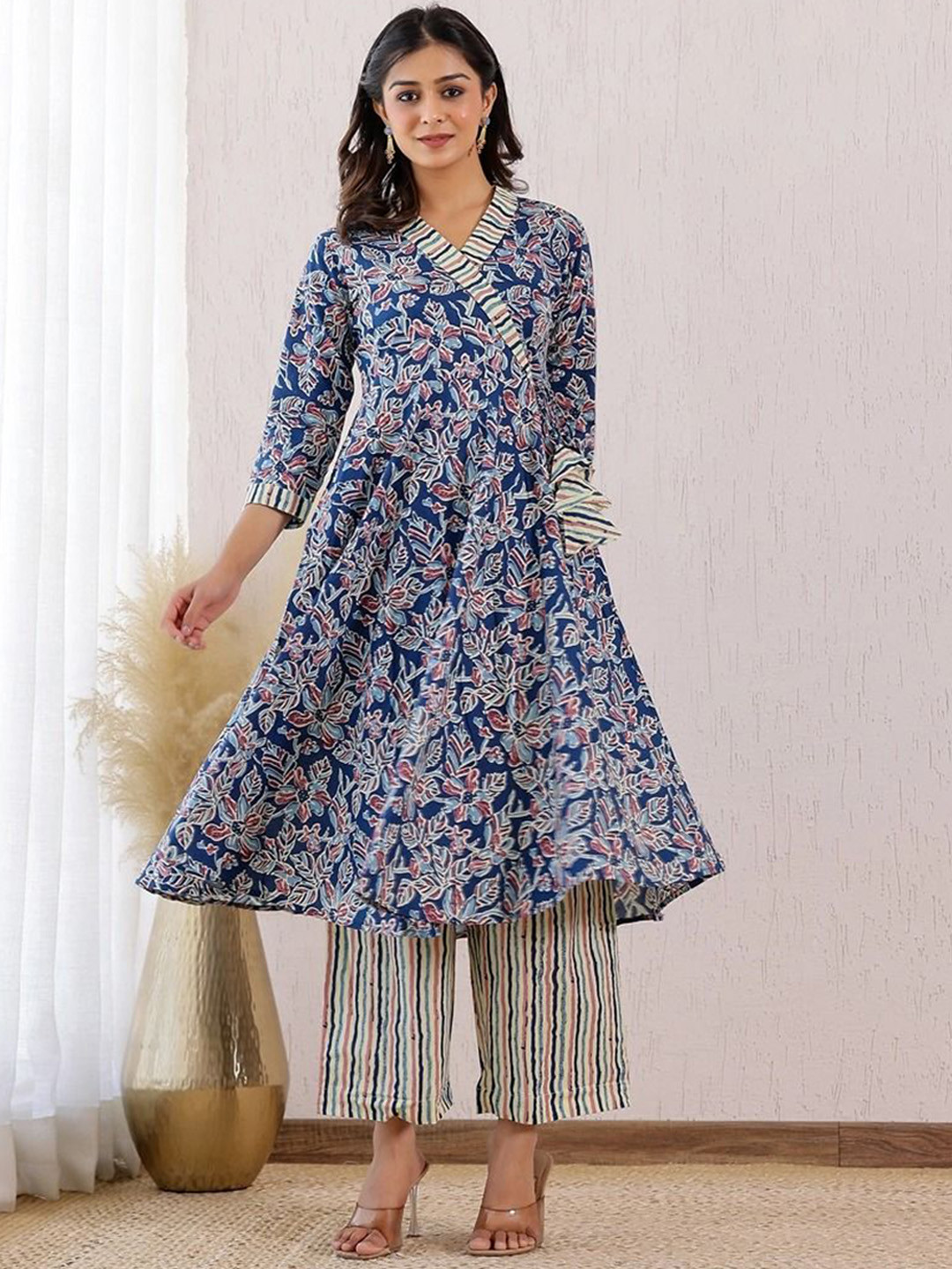 

Vivika Floral Printed V-Neck Cotton Kurta With Trousers, Blue