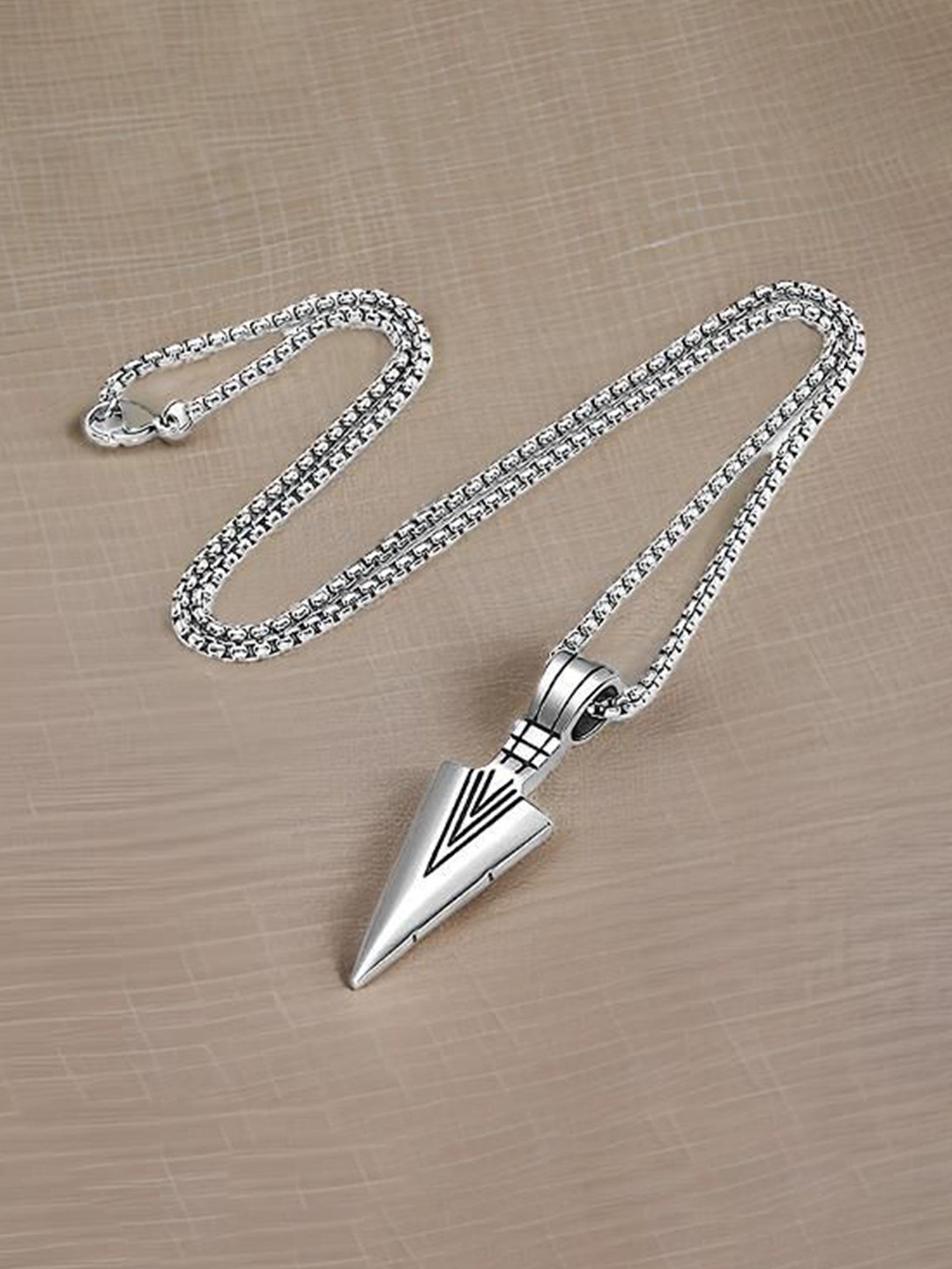 

Omaya Jewels Men Funky Arrow-Shaped Pendant With Chain, Silver