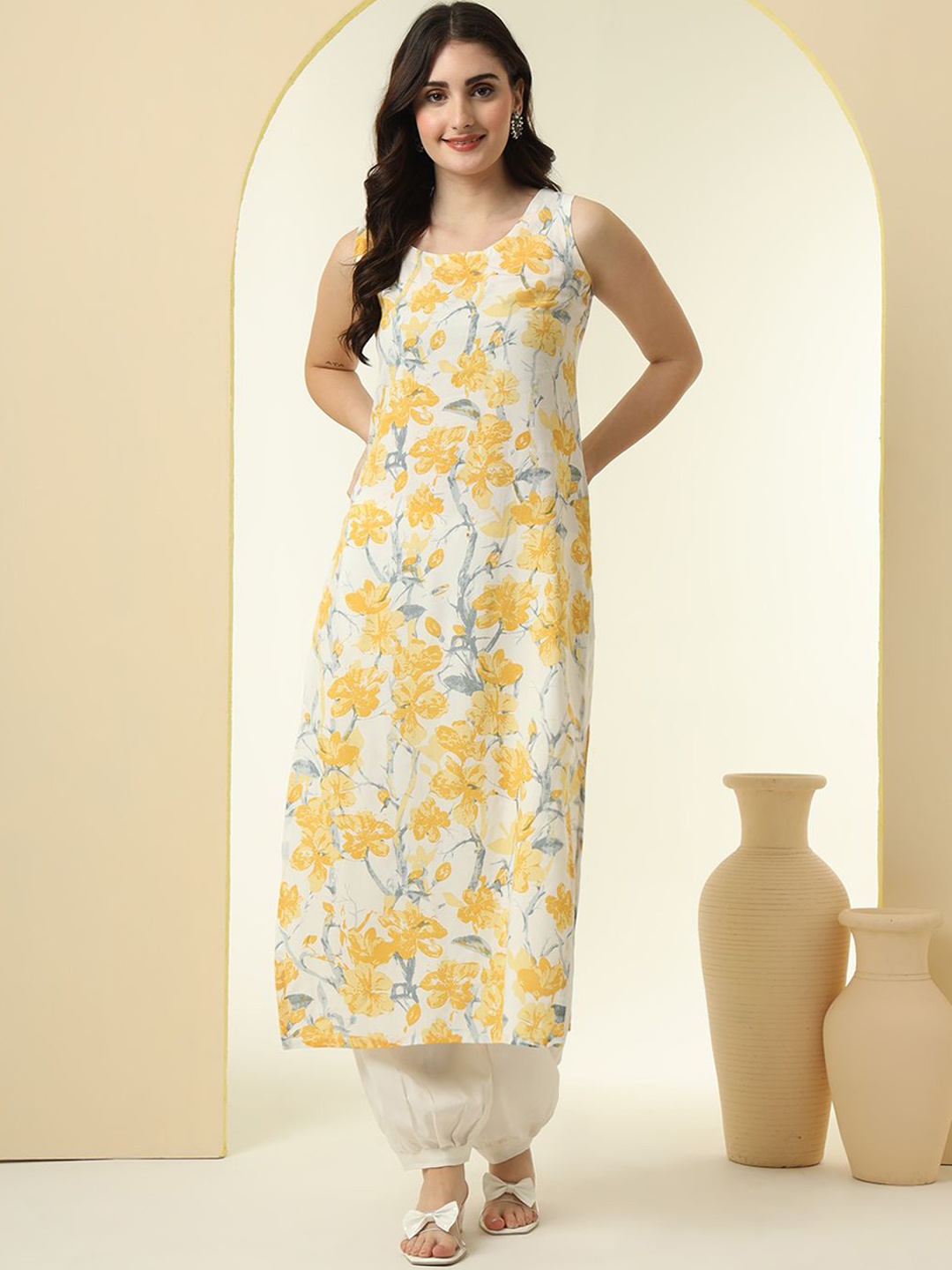 

KALINI Floral Printed Round Neck Straight Kurta, Yellow