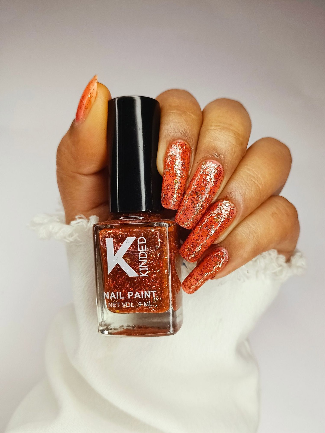 

KINDED Textured Topper Coat Glitter Nail Polish - 9 ml - Nail Art Red Carpet 38