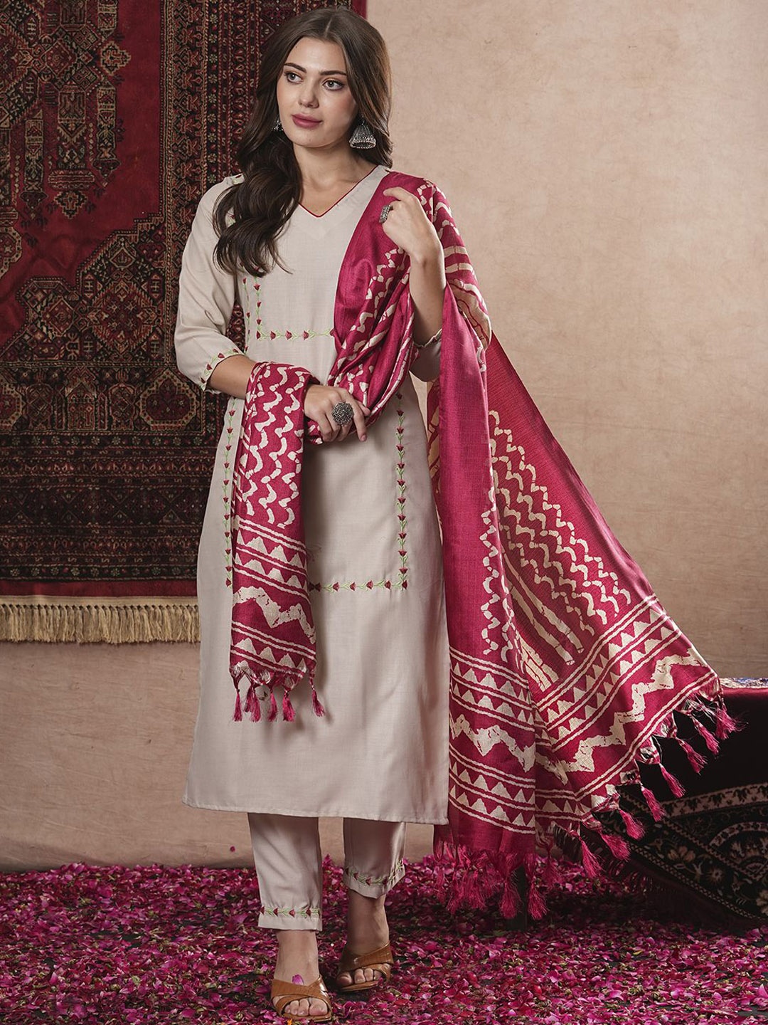 

DIVASTRI Floral Embroidered V-Neck Straight Kurta With Trousers And Dupatta, Beige